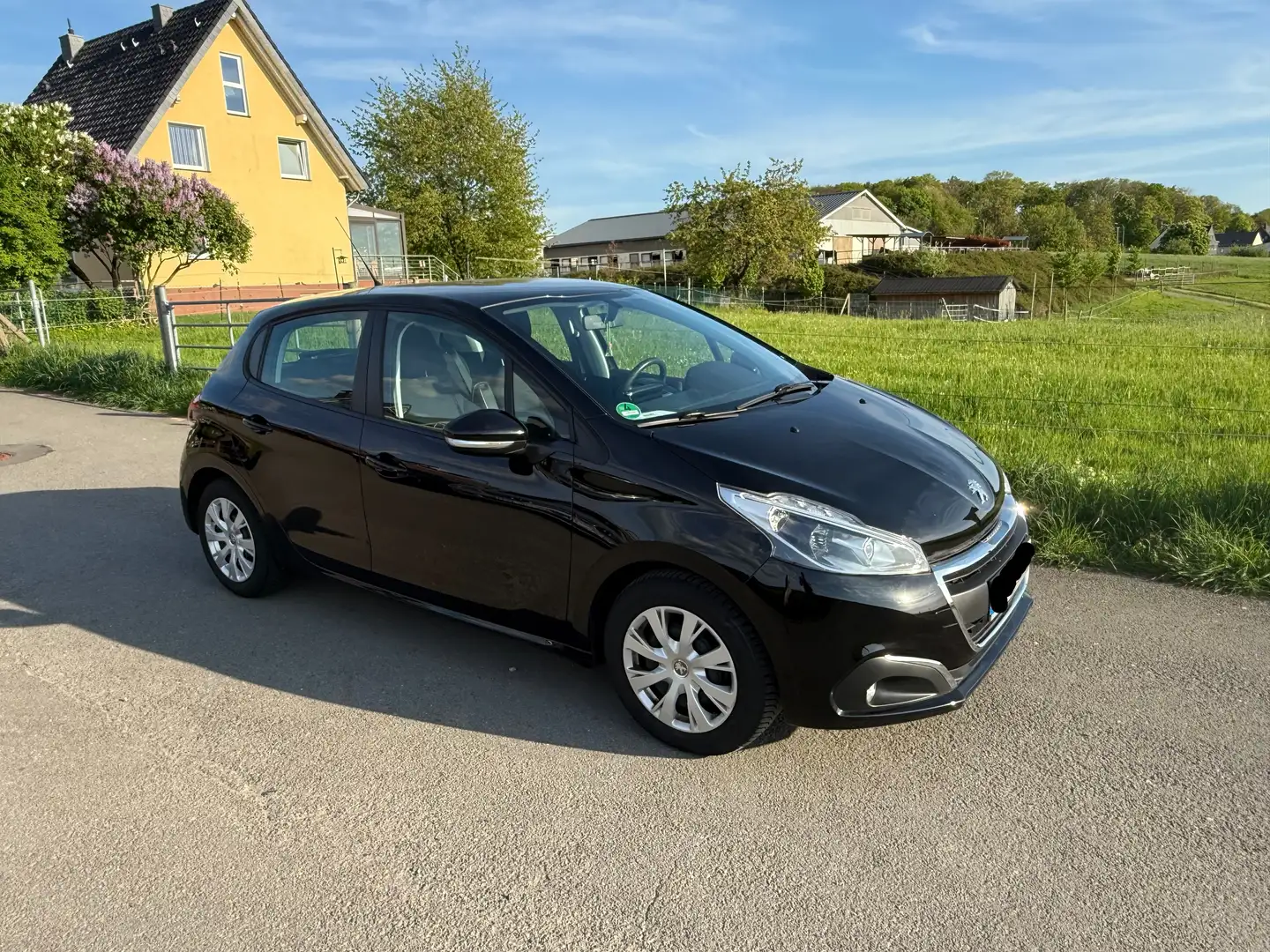 Peugeot 208 208  5-Türer PureTech 82 Active Schwarz - 1
