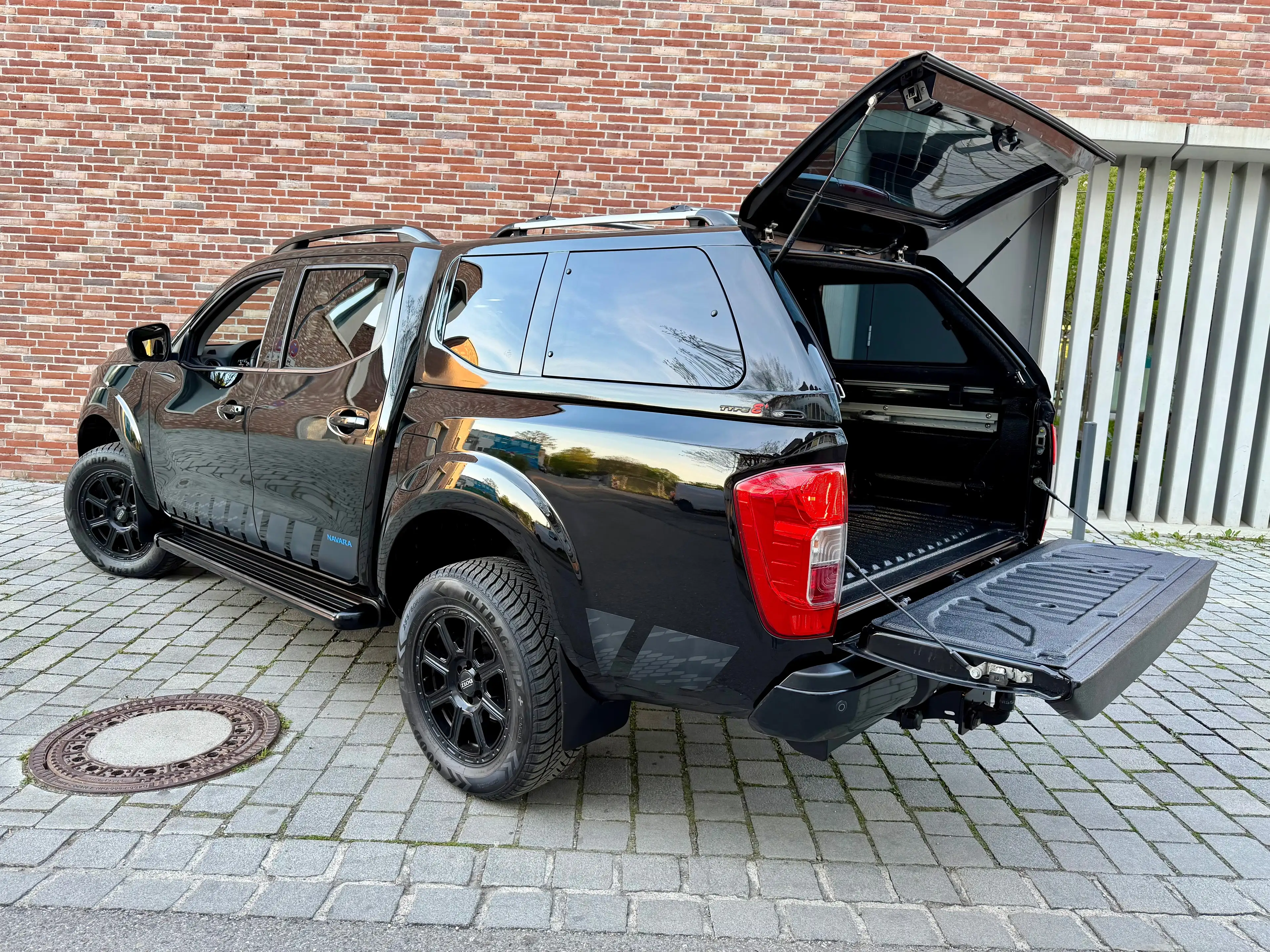 Nissan Navara N-Guard  SONDERMODELL mit HARDTOP + VOLLAUSTATTUNG
