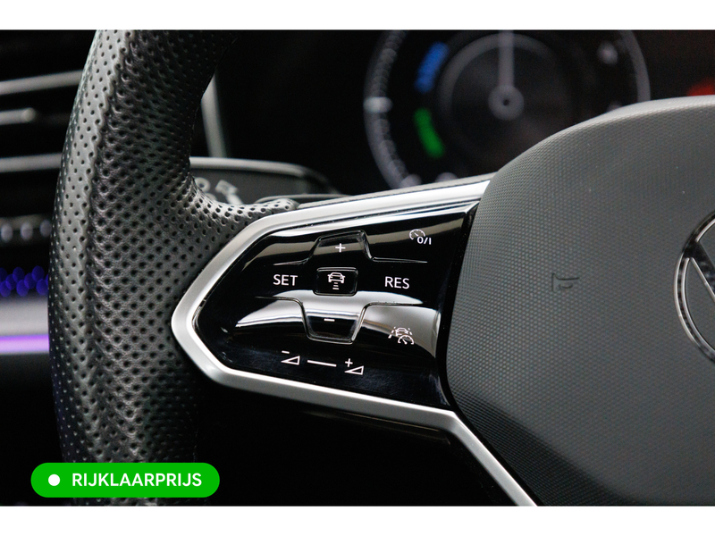 Volkswagen Touareg 3.0 TSi 4MOTION R-line 462 PK | Panoramadak | Luch — photo 18