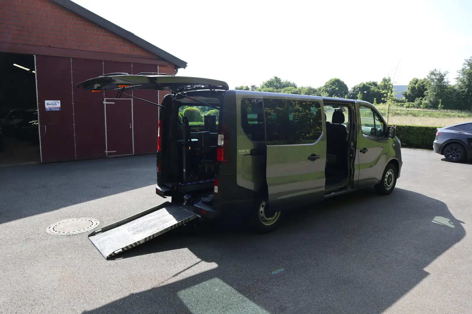 Opel Vivaro L2H1 1,6 CDTI*rollstuhlgerecht*Garantie* Gris - 2