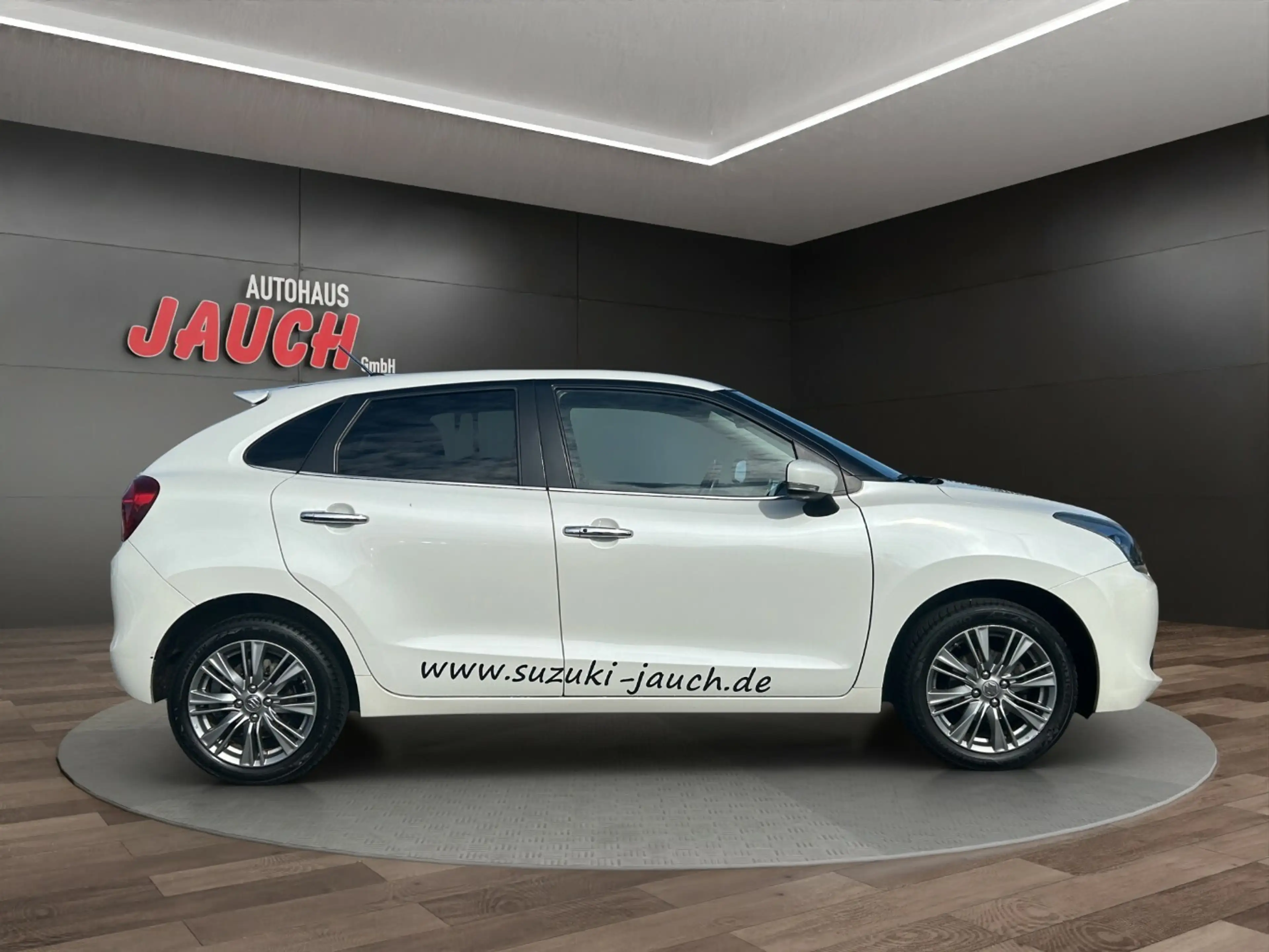 Suzuki Baleno 1.0 5D M/T Boosterjet Comfort — photo 6