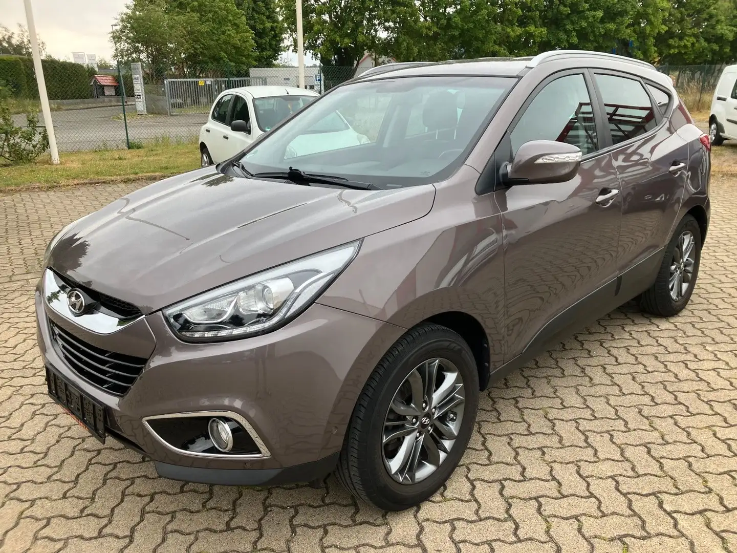 Hyundai iX35 blue 1.6l Finale 2WD NAVI LEDER AHK Marrón - 2