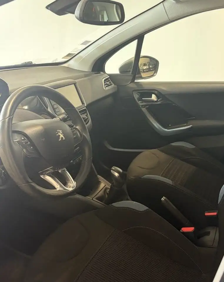 Peugeot 208 208 — photo 2