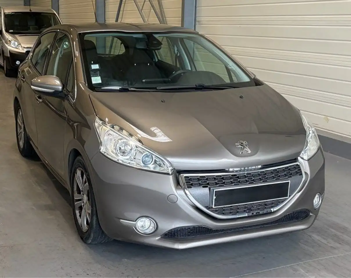 Peugeot 208 208