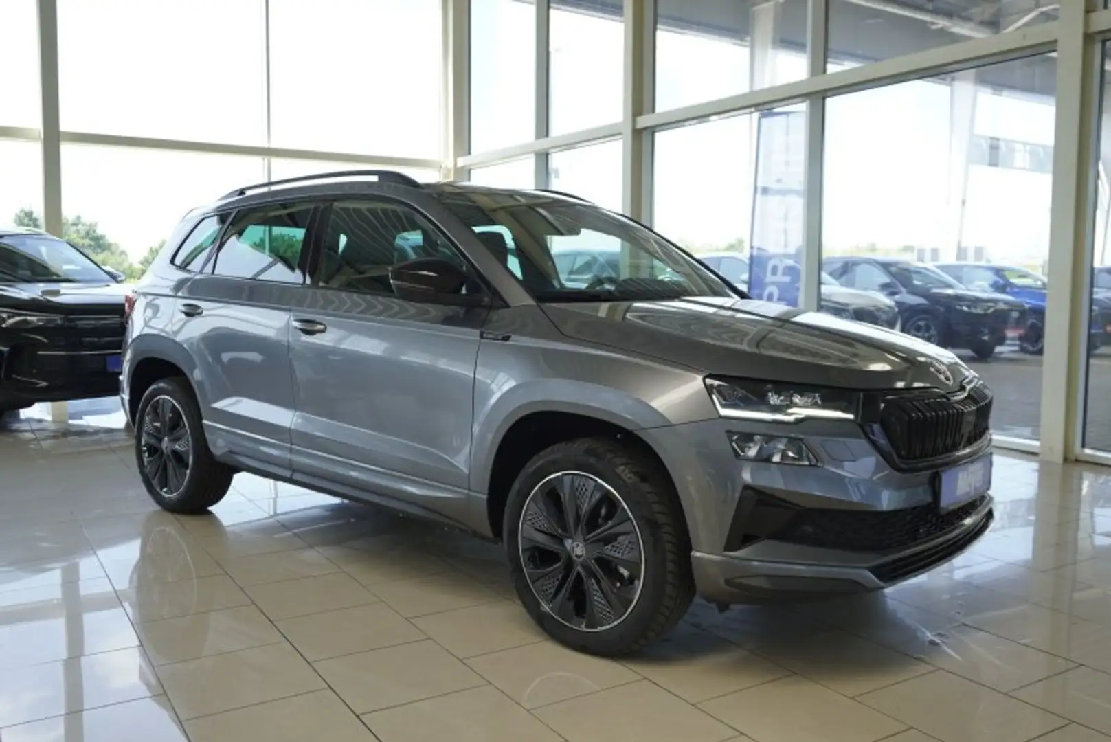 Skoda Karoq Sportline 1,5TSI DSG aAHK/ACC/Matrix/Kessy/Winterp Grau - 1