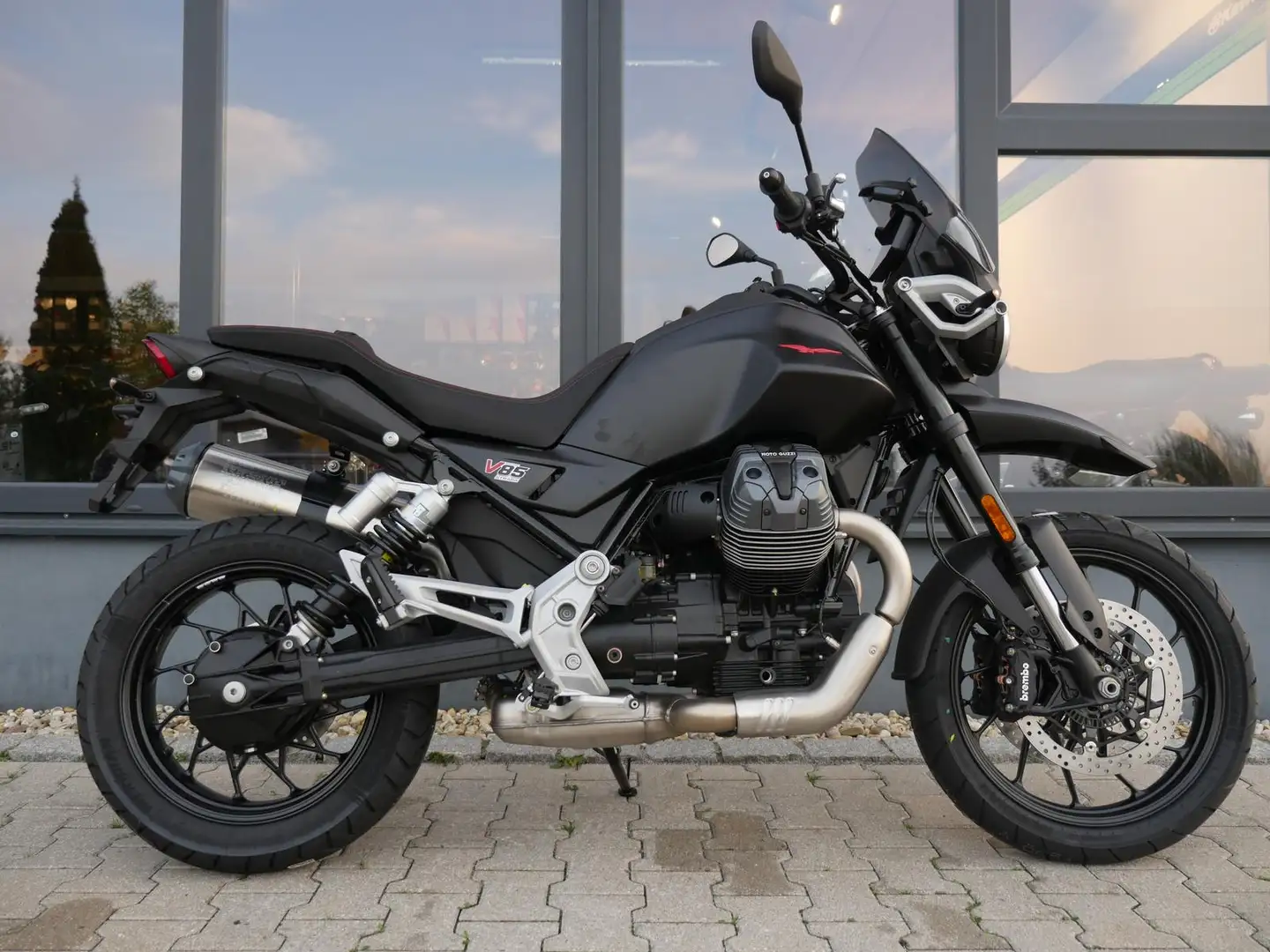 Moto Guzzi V 85 TT Strada - Facelift - 2024 - 1