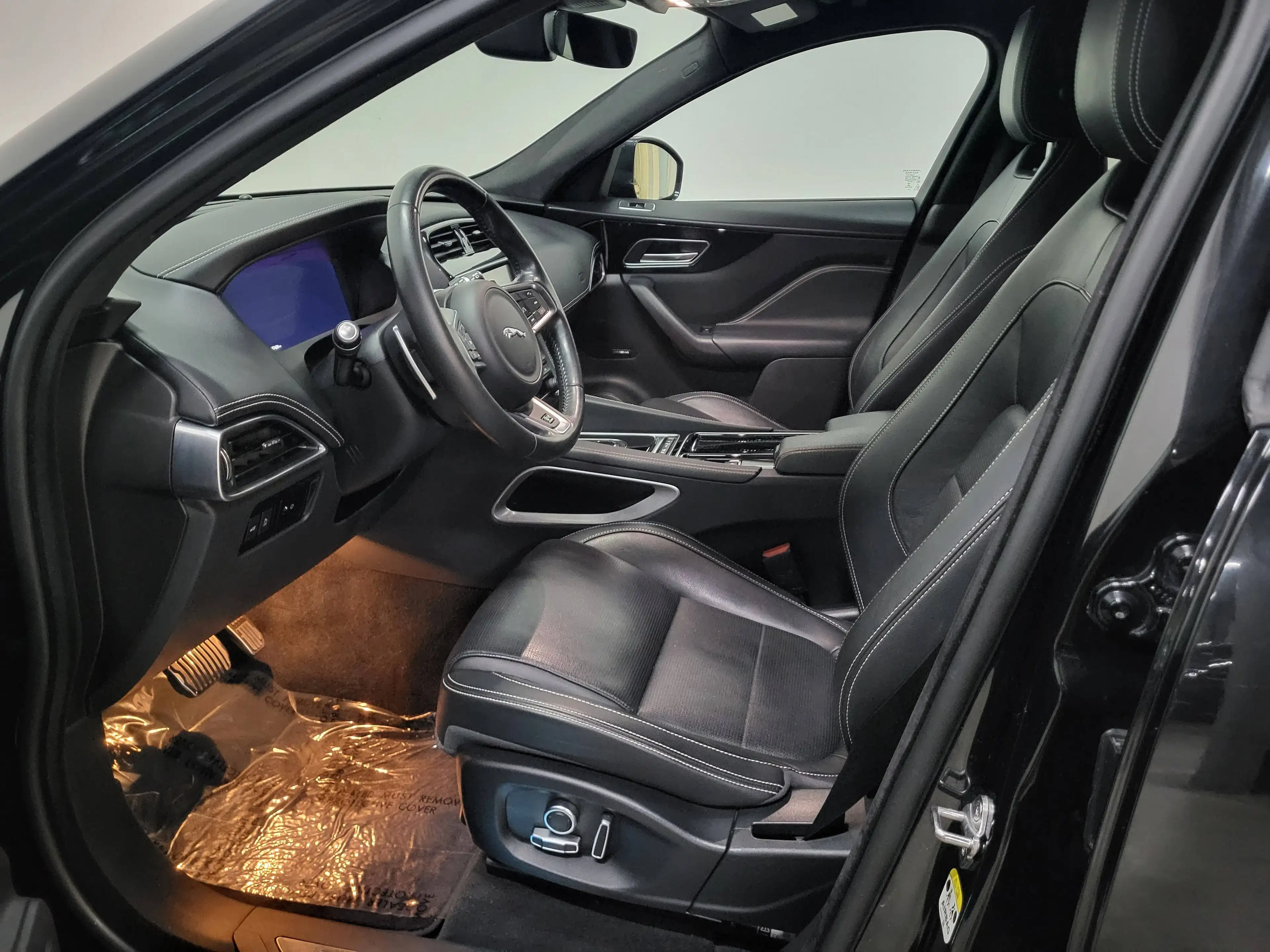 Jaguar F-Pace 2.0 D AWD R-Sport * CAMERA * CARPLAY * TOIT PANO * — photo 8