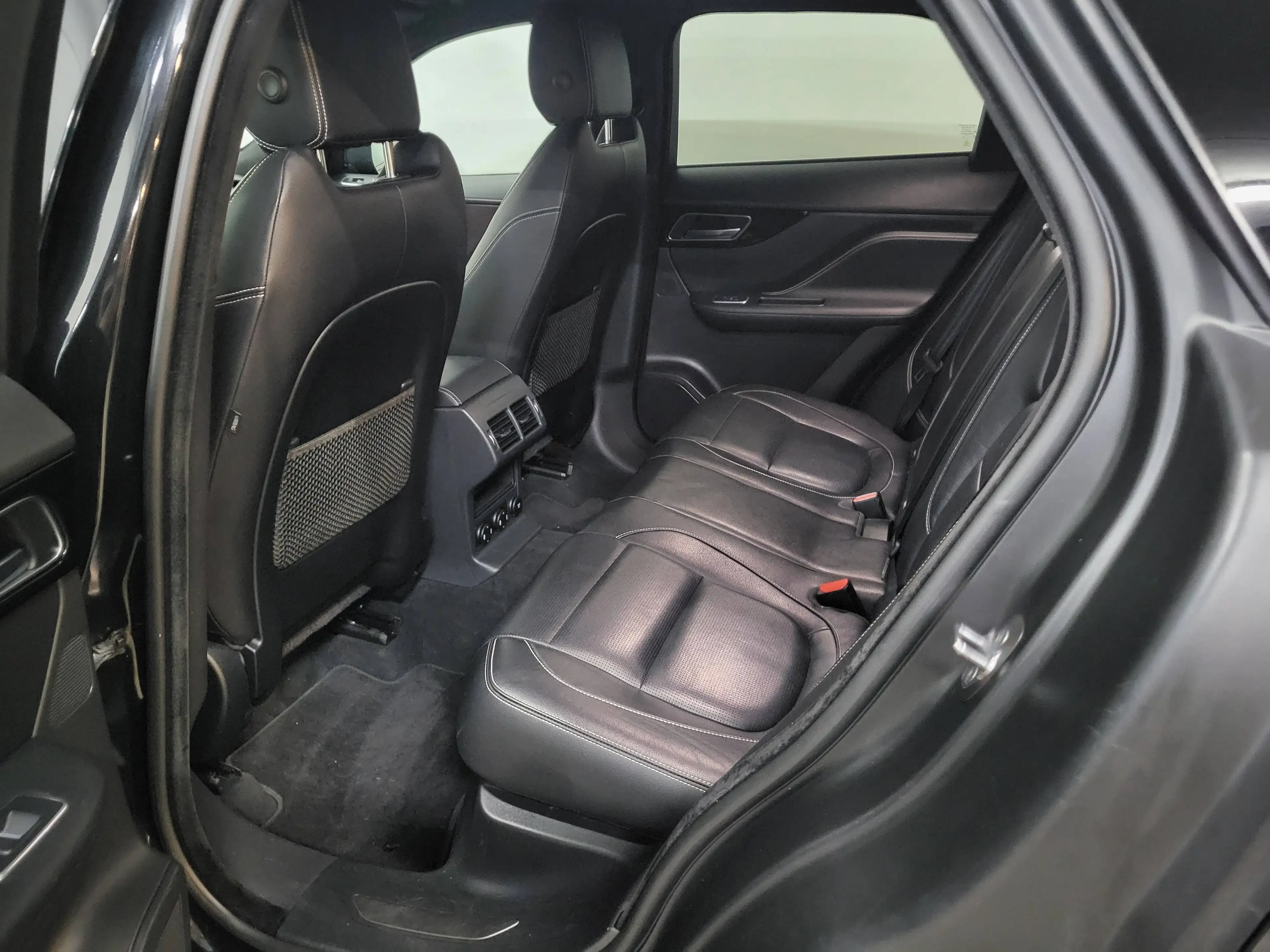 Jaguar F-Pace 2.0 D AWD R-Sport * CAMERA * CARPLAY * TOIT PANO * — photo 10