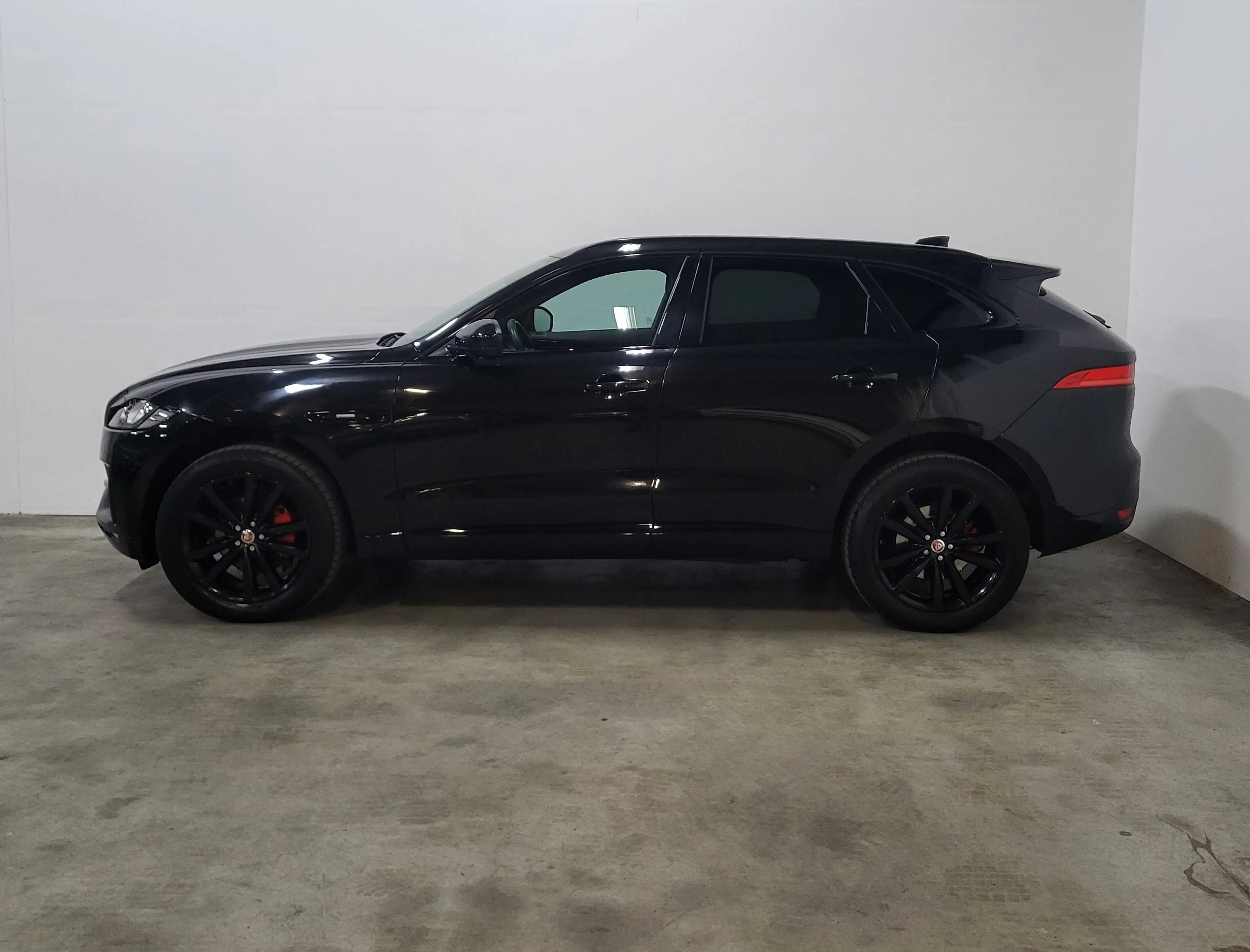Jaguar F-Pace 2.0 D AWD R-Sport * CAMERA * CARPLAY * TOIT PANO * — photo 7