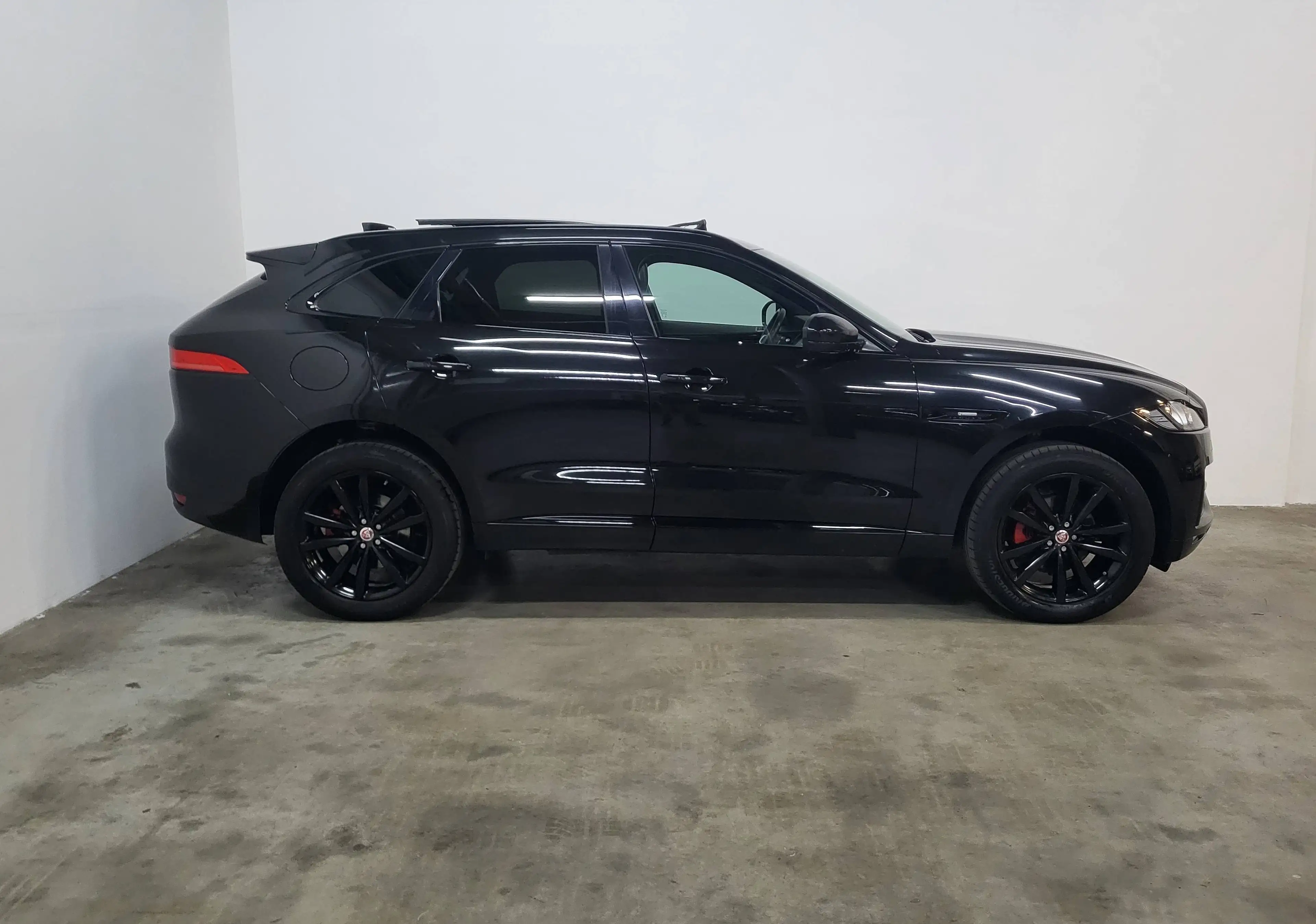 Jaguar F-Pace 2.0 D AWD R-Sport * CAMERA * CARPLAY * TOIT PANO * — photo 5