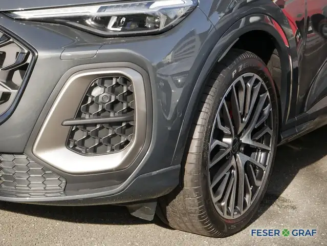 Audi Q5 view 4