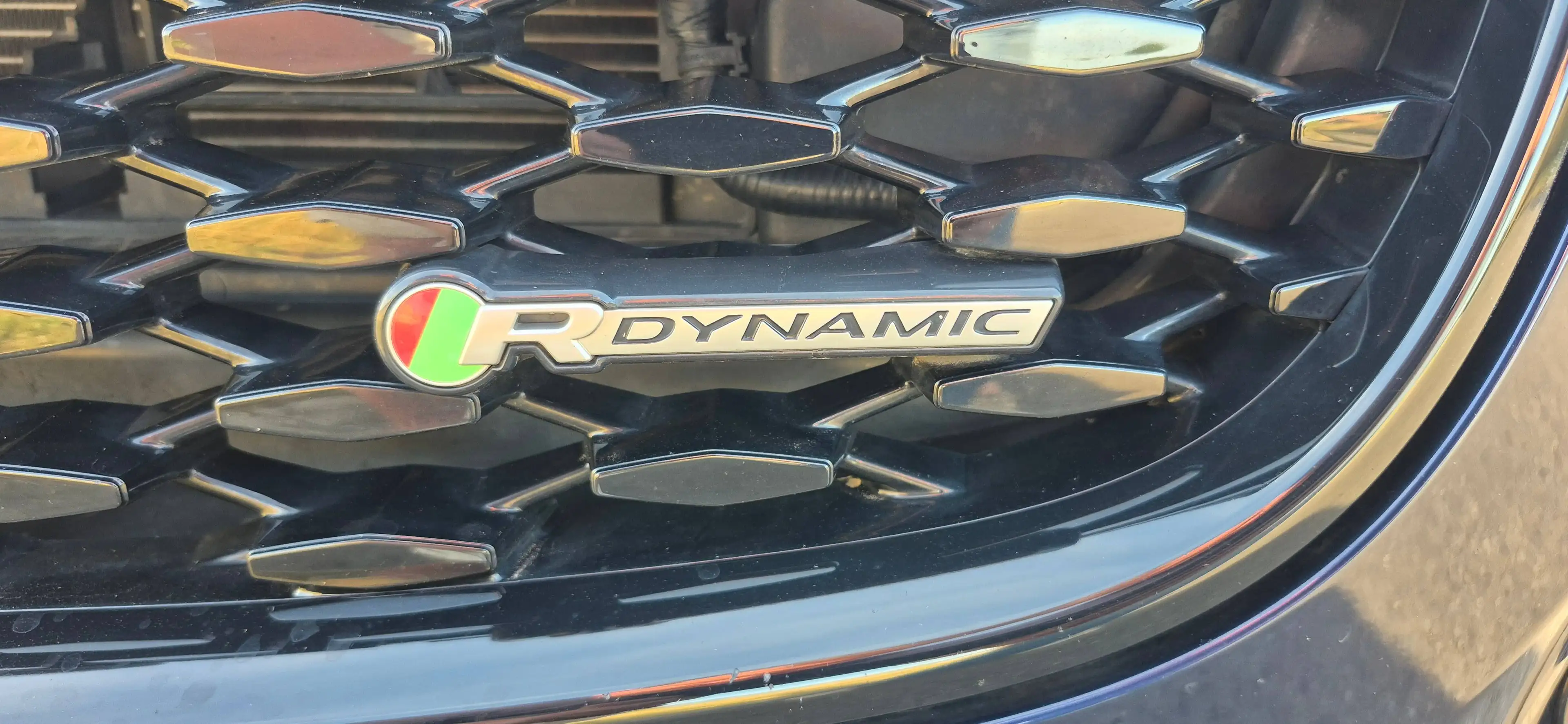 Jaguar F-Pace P250 AWD / R-Dynamic SE / Toit ouvrant / Cuir blanc / Attache remorque — photo 4