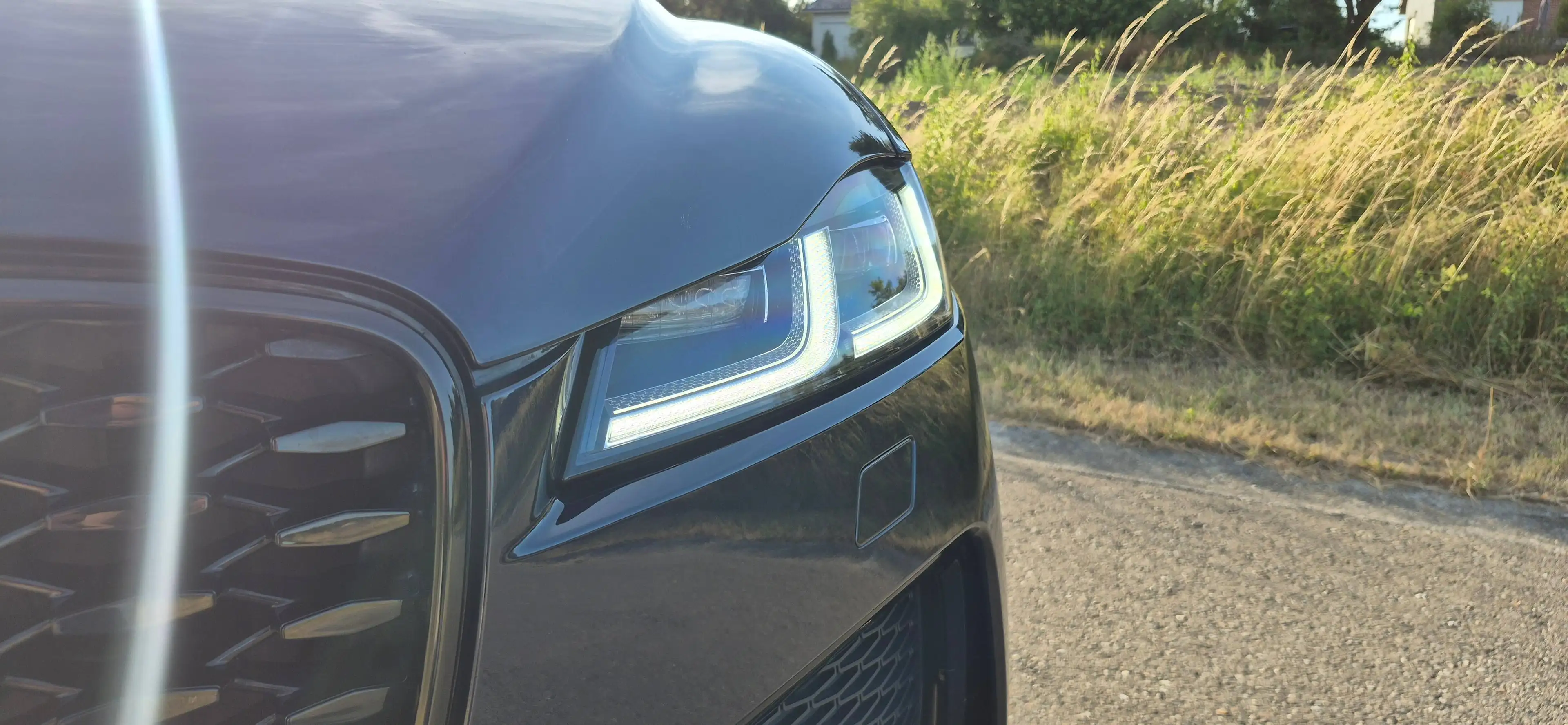 Jaguar F-Pace P250 AWD / R-Dynamic SE / Toit ouvrant / Cuir blanc / Attache remorque — photo 7