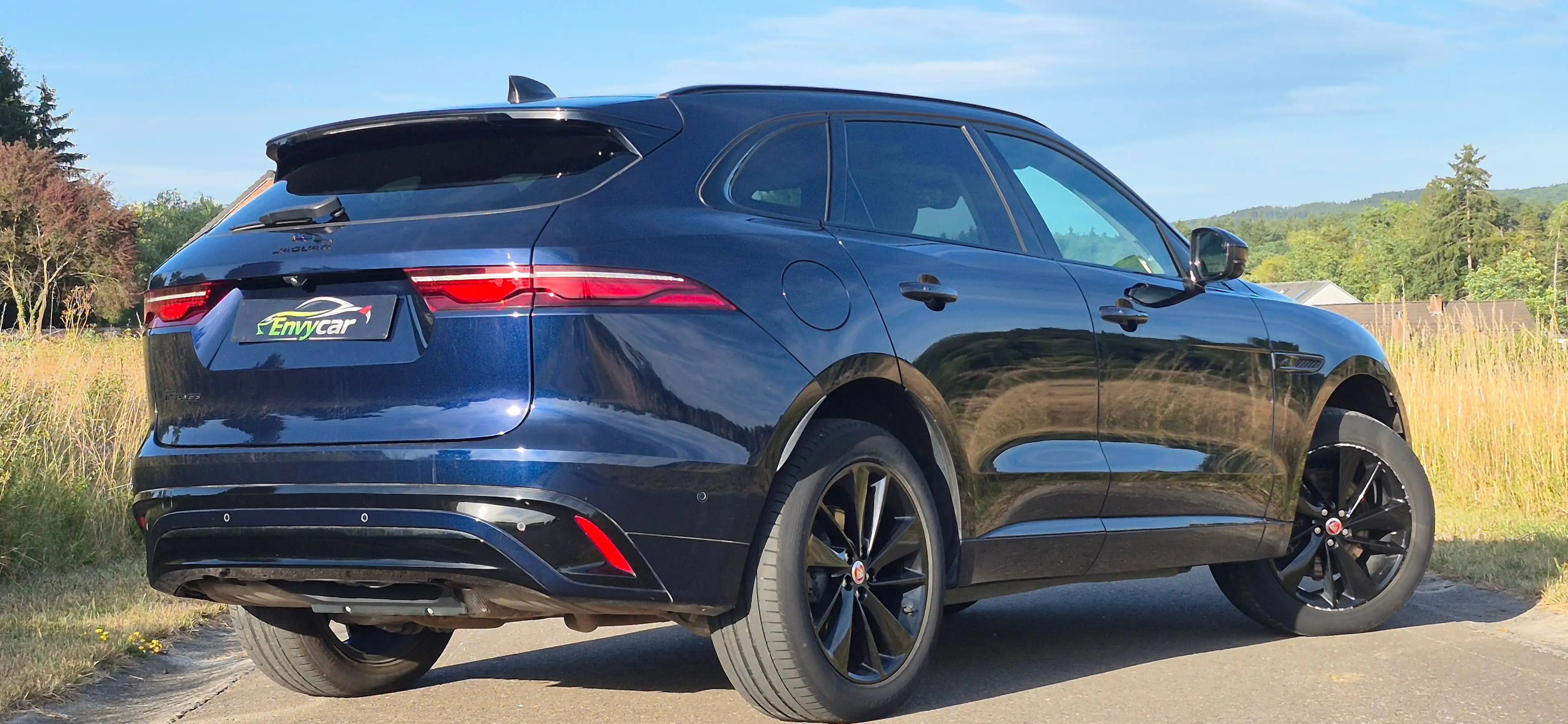 Jaguar F-Pace P250 AWD / R-Dynamic SE / Toit ouvrant / Cuir blanc / Attache remorque — photo 2
