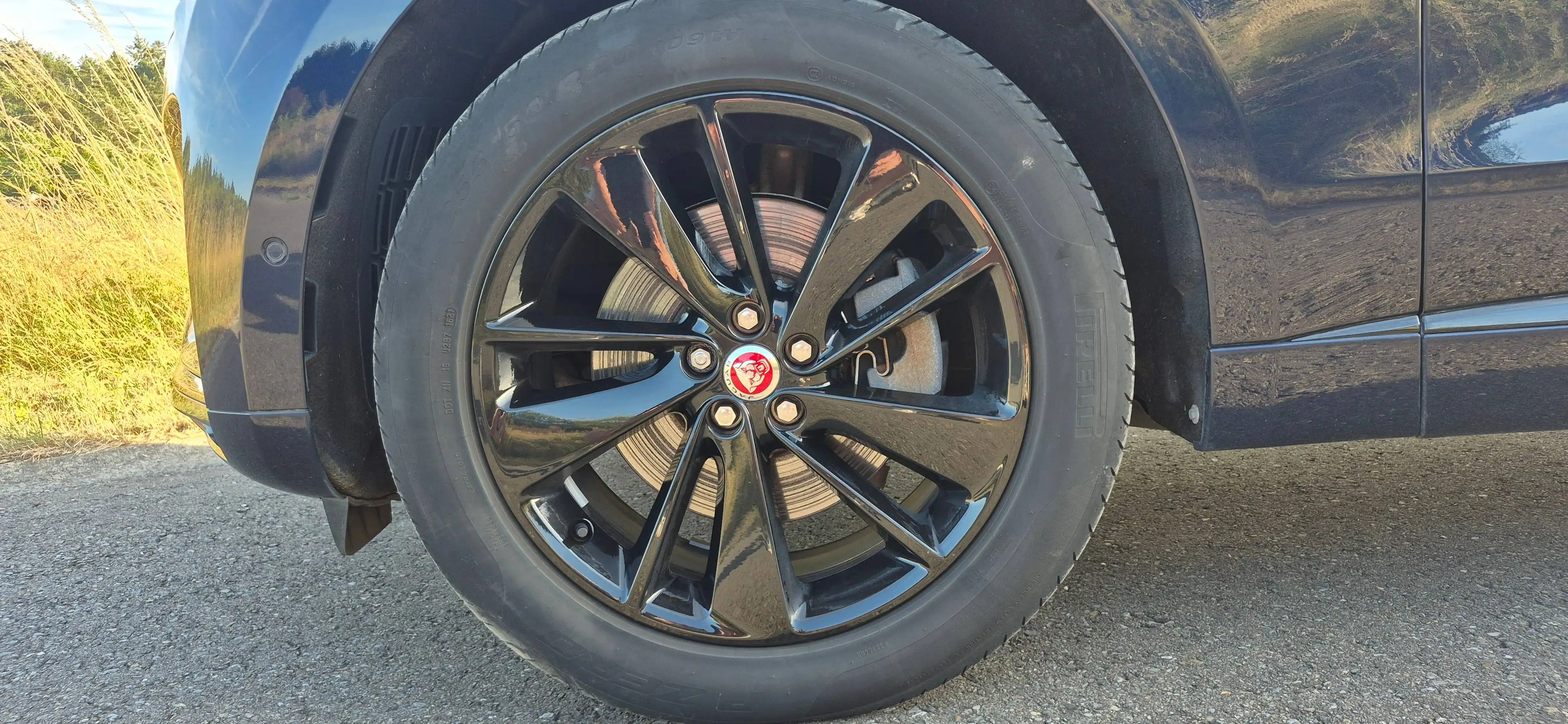Jaguar F-Pace P250 AWD / R-Dynamic SE / Toit ouvrant / Cuir blanc / Attache remorque — photo 5