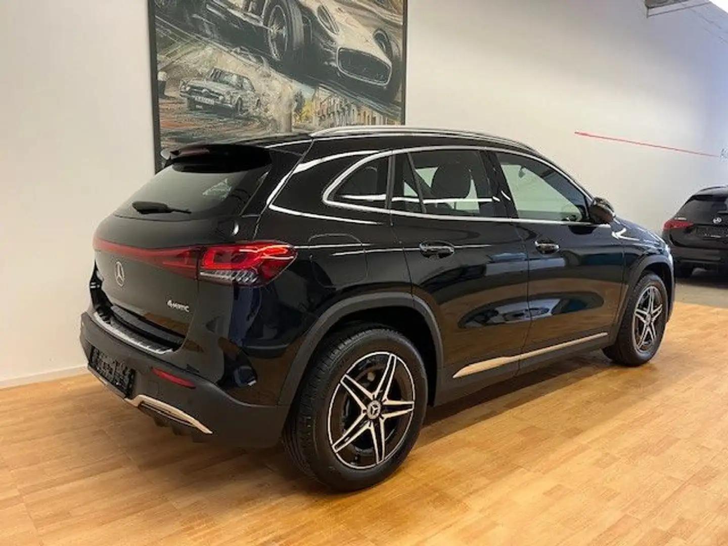 Mercedes-Benz EQA 300 4Matic AMG-Line Black - 2