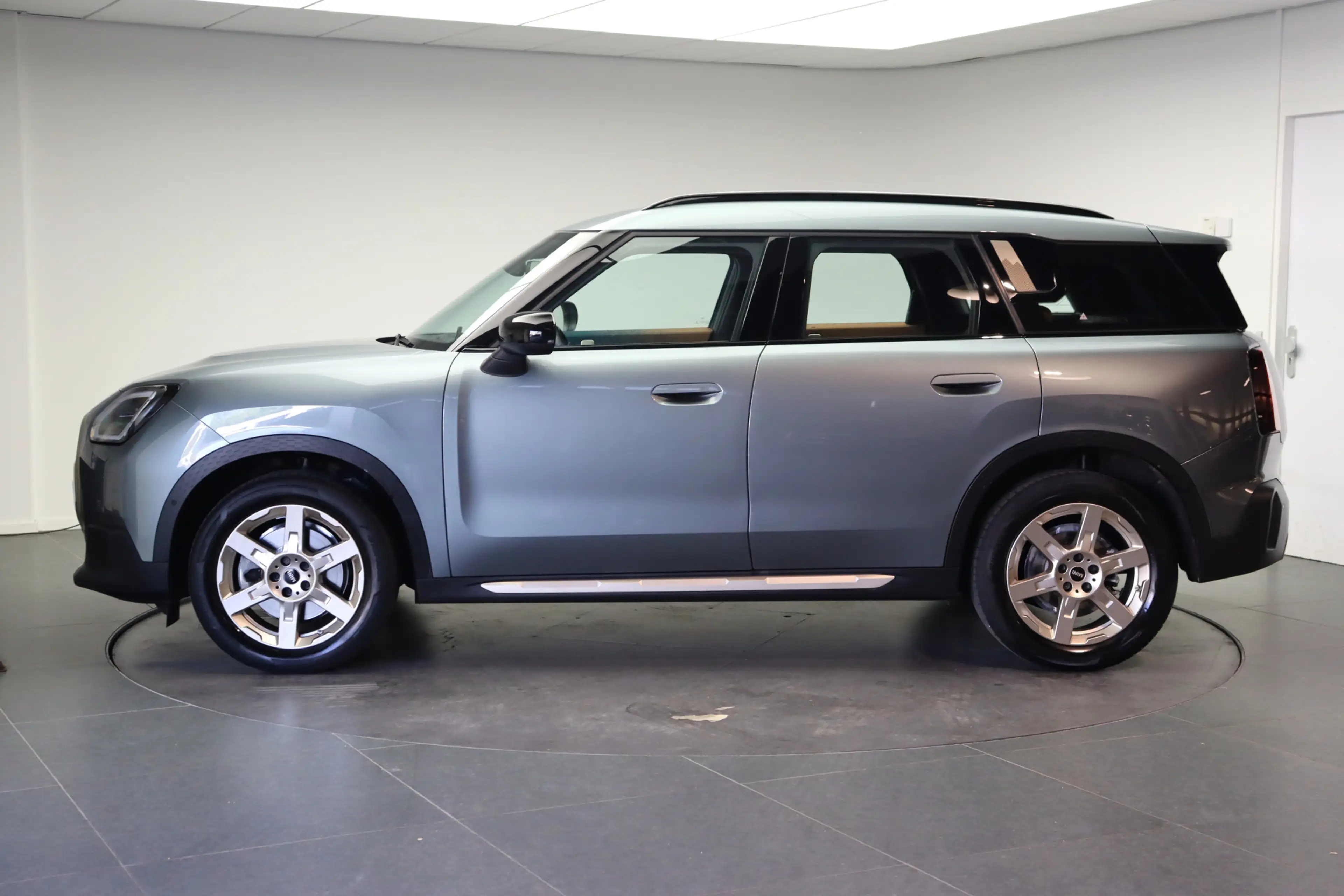 MINI Countryman C Automaat / Favoured / Pakket S / 18" Asteroid Spok — photo 2