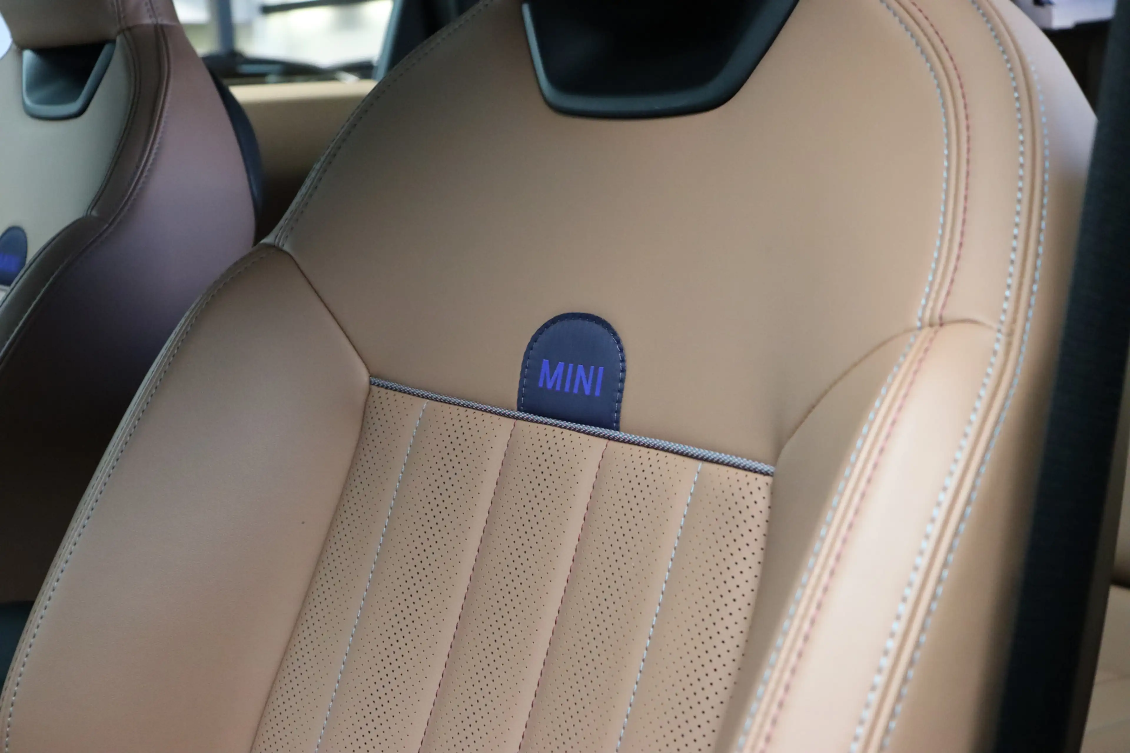 MINI Countryman C Automaat / Favoured / Pakket S / 18" Asteroid Spok — photo 10