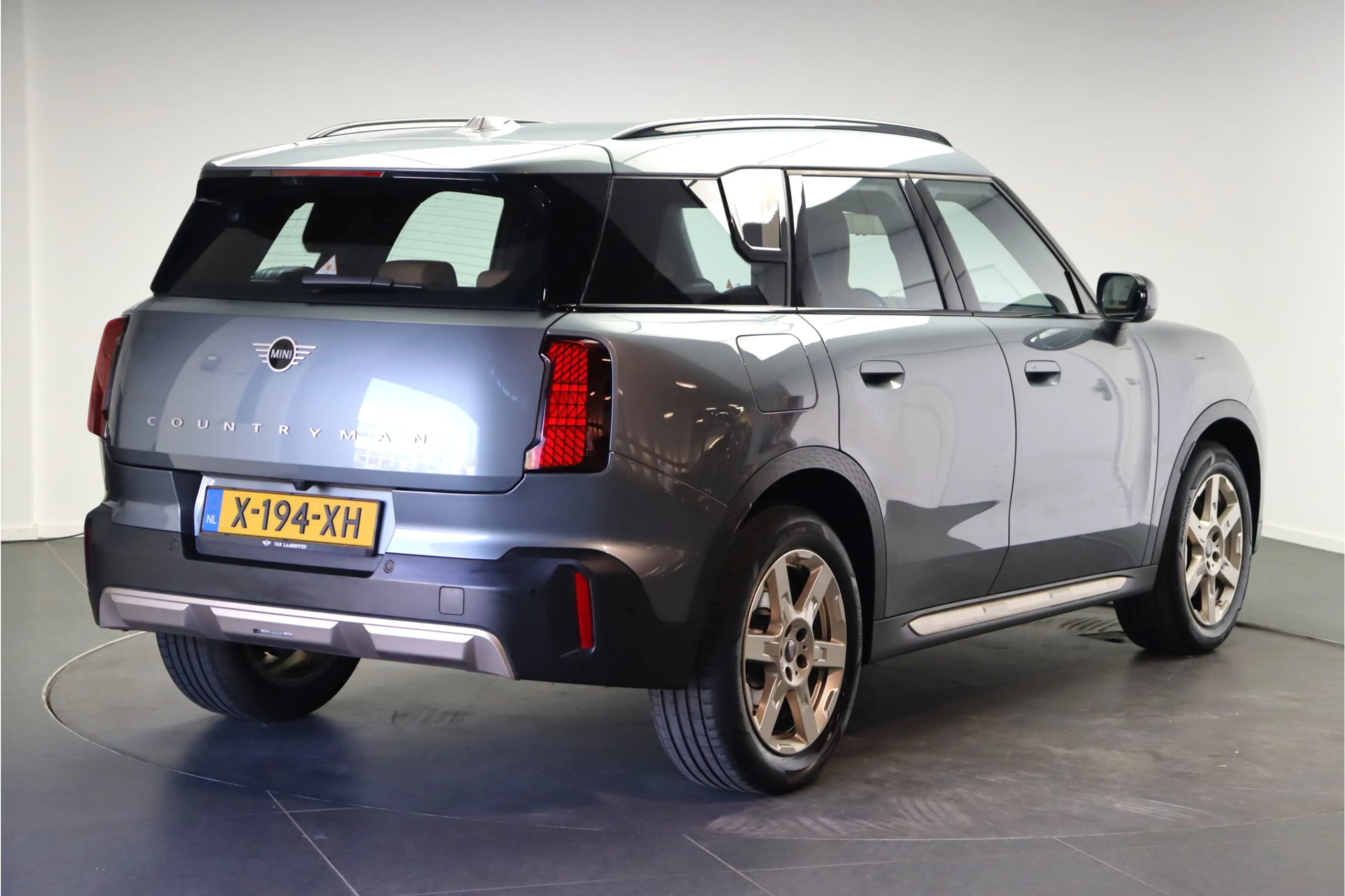 MINI Countryman C Automaat / Favoured / Pakket S / 18" Asteroid Spok — photo 3