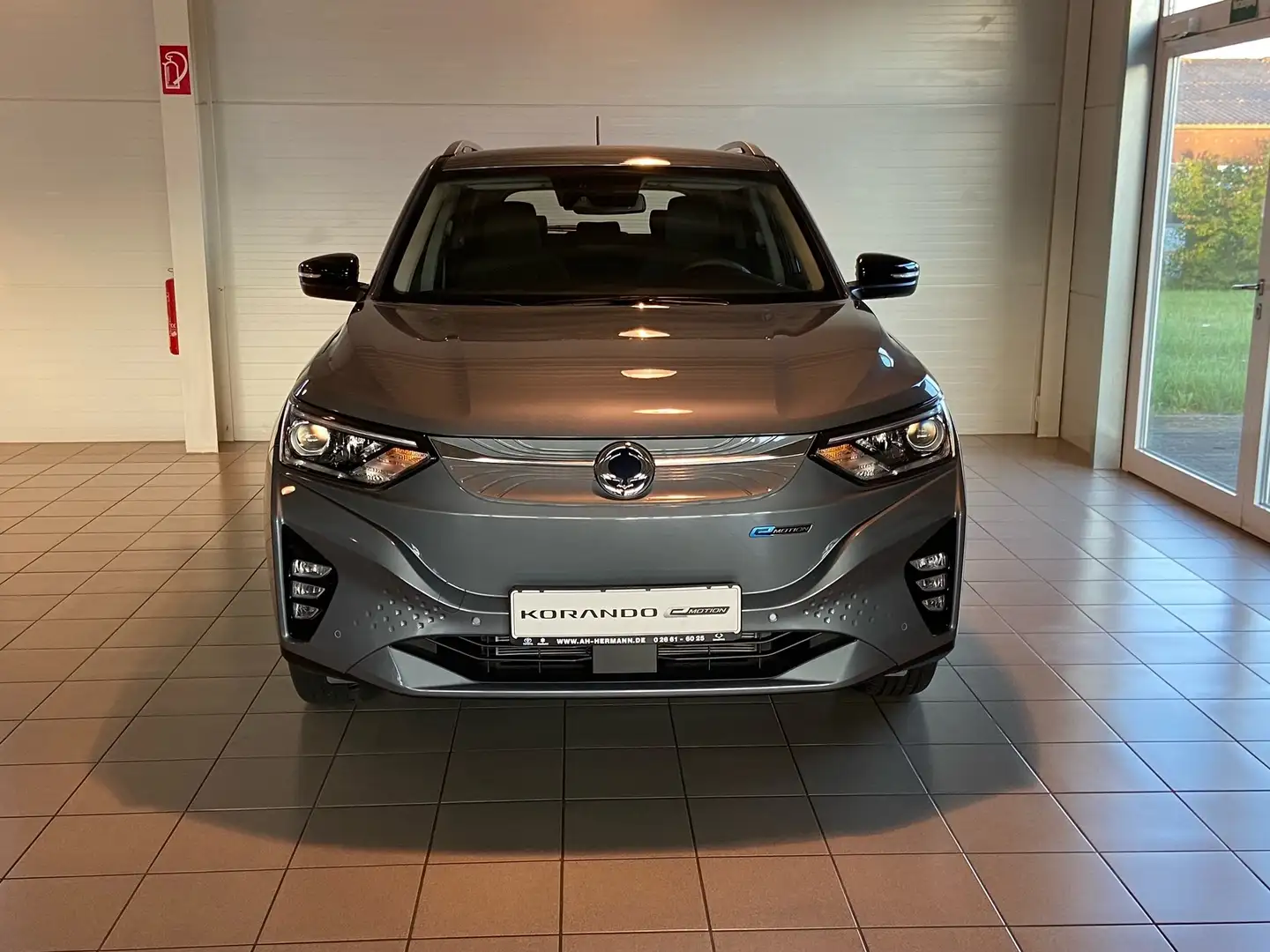 SsangYong Korando e-Motion Platinum NAVI KAMERA TEILLEDER Szürke - 2