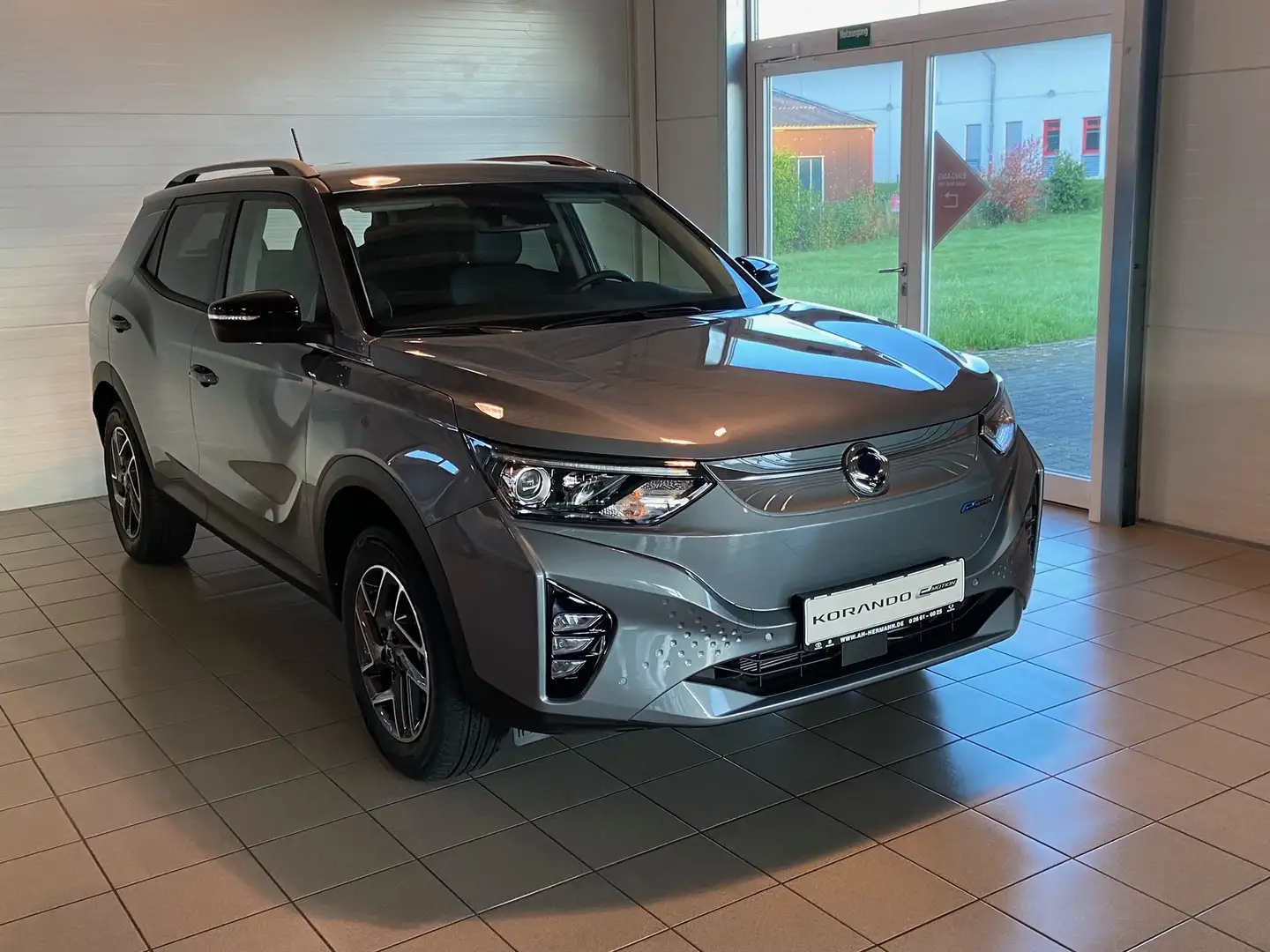 SsangYong Korando e-Motion Platinum NAVI KAMERA TEILLEDER Szürke - 1