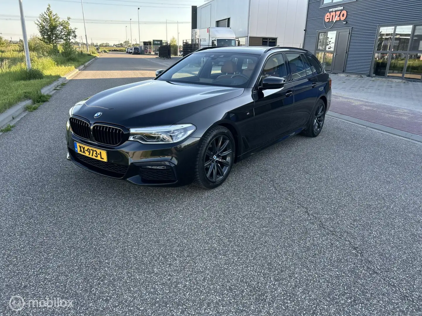 BMW 520 5-serie Touring 520i High Executive Zwart - 2
