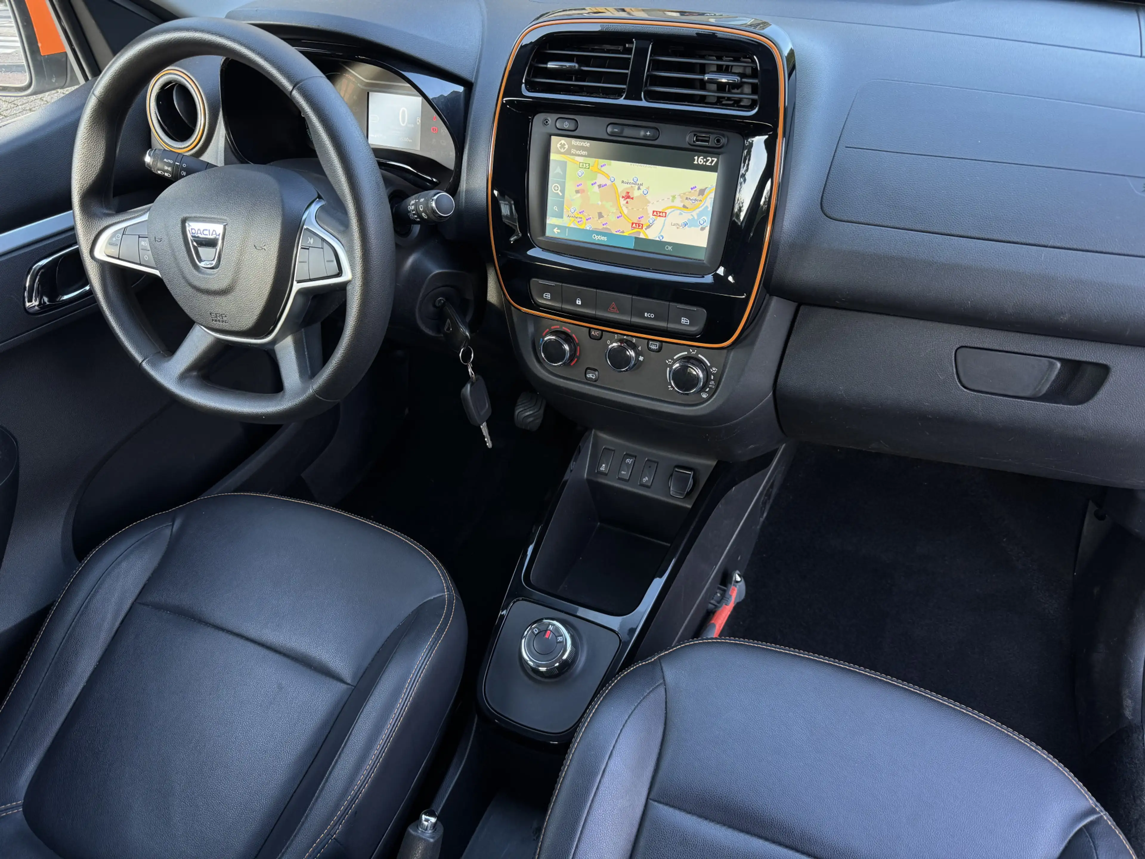 Dacia Spring Comfort Plus 27 kWh Navi | Airco | Camera — photo 4