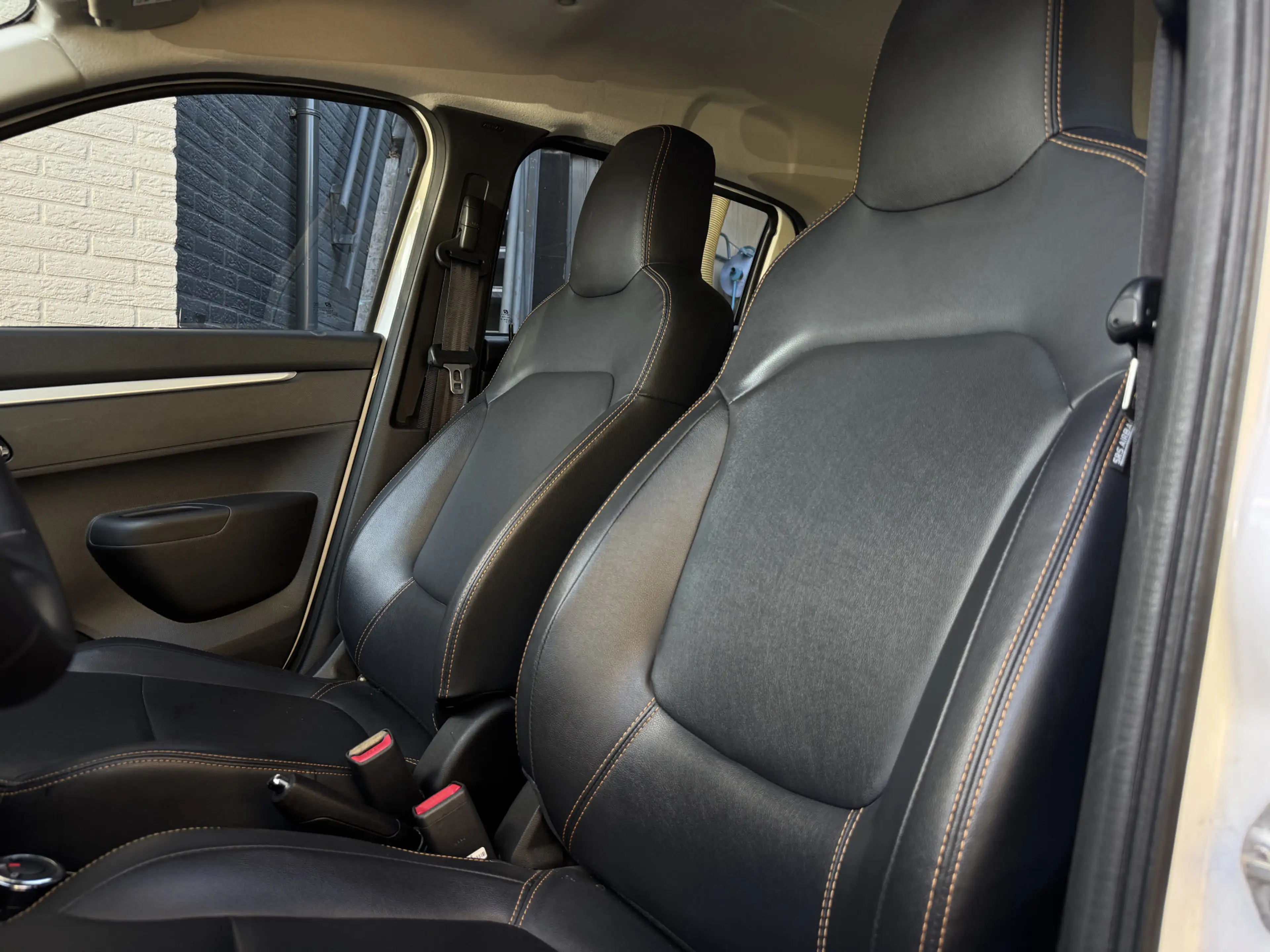 Dacia Spring Comfort Plus 27 kWh Navi | Airco | Camera — photo 23