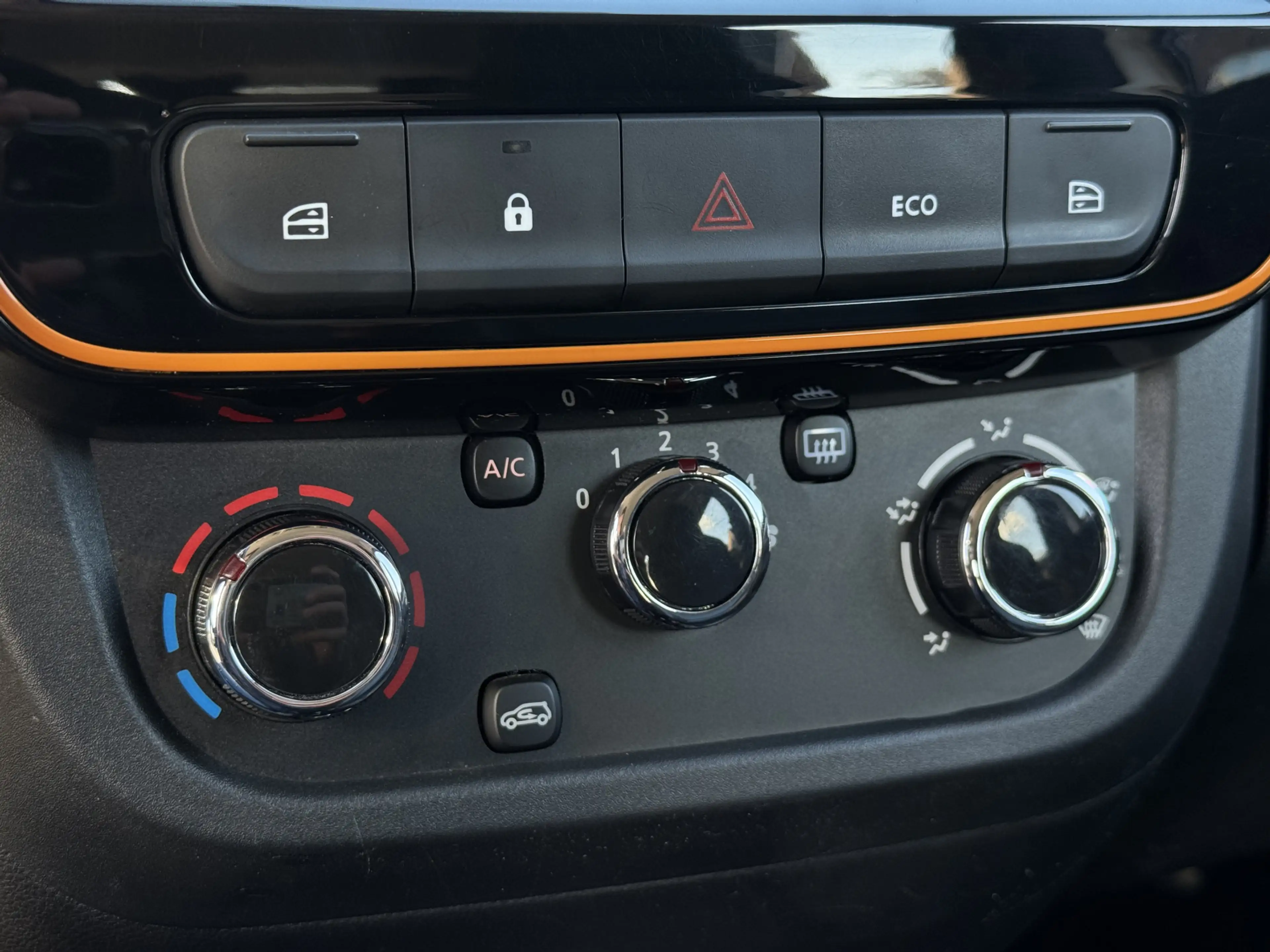 Dacia Spring Comfort Plus 27 kWh Navi | Airco | Camera — photo 12