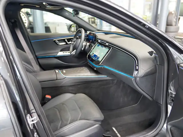 Mercedes-Benz E-Class view 9