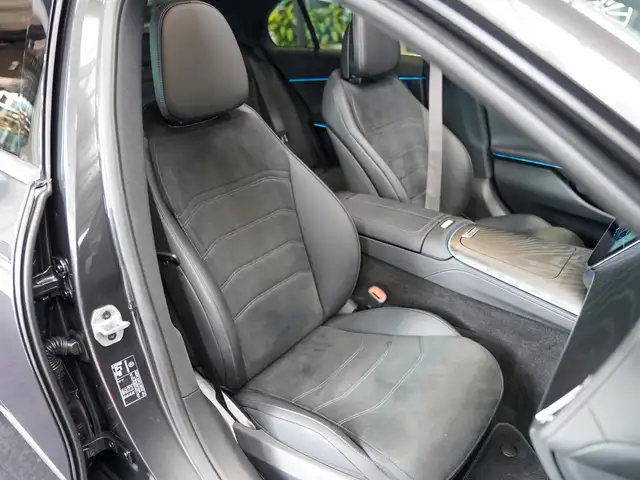 Mercedes-Benz E-Class view 8