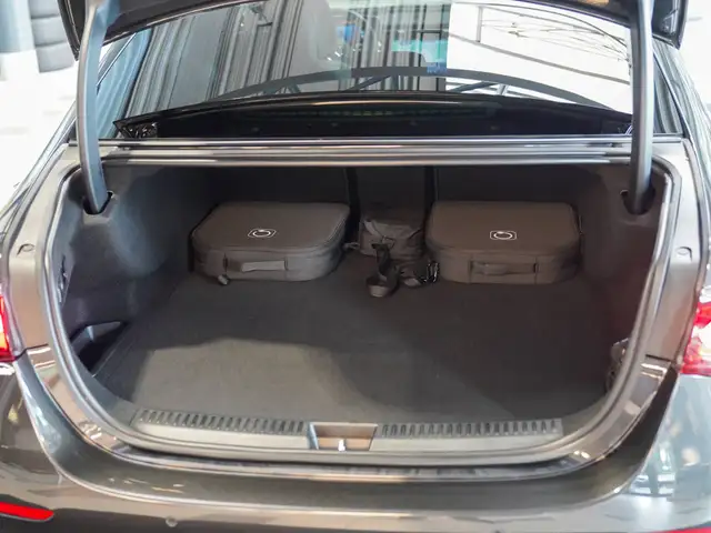 Mercedes-Benz E-Class view 5