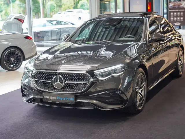 Mercedes-Benz E-Class view 6