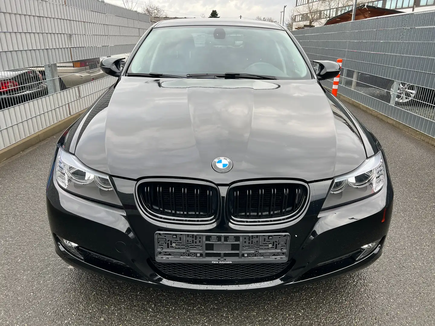 BMW 318 318i Schwarz - 2