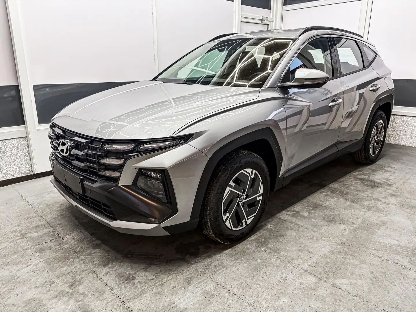 Hyundai TUCSON STYLE AUT KLIMAAUTOMATIK TOTWINKEL NAVI SHZ RFK... Silber - 1