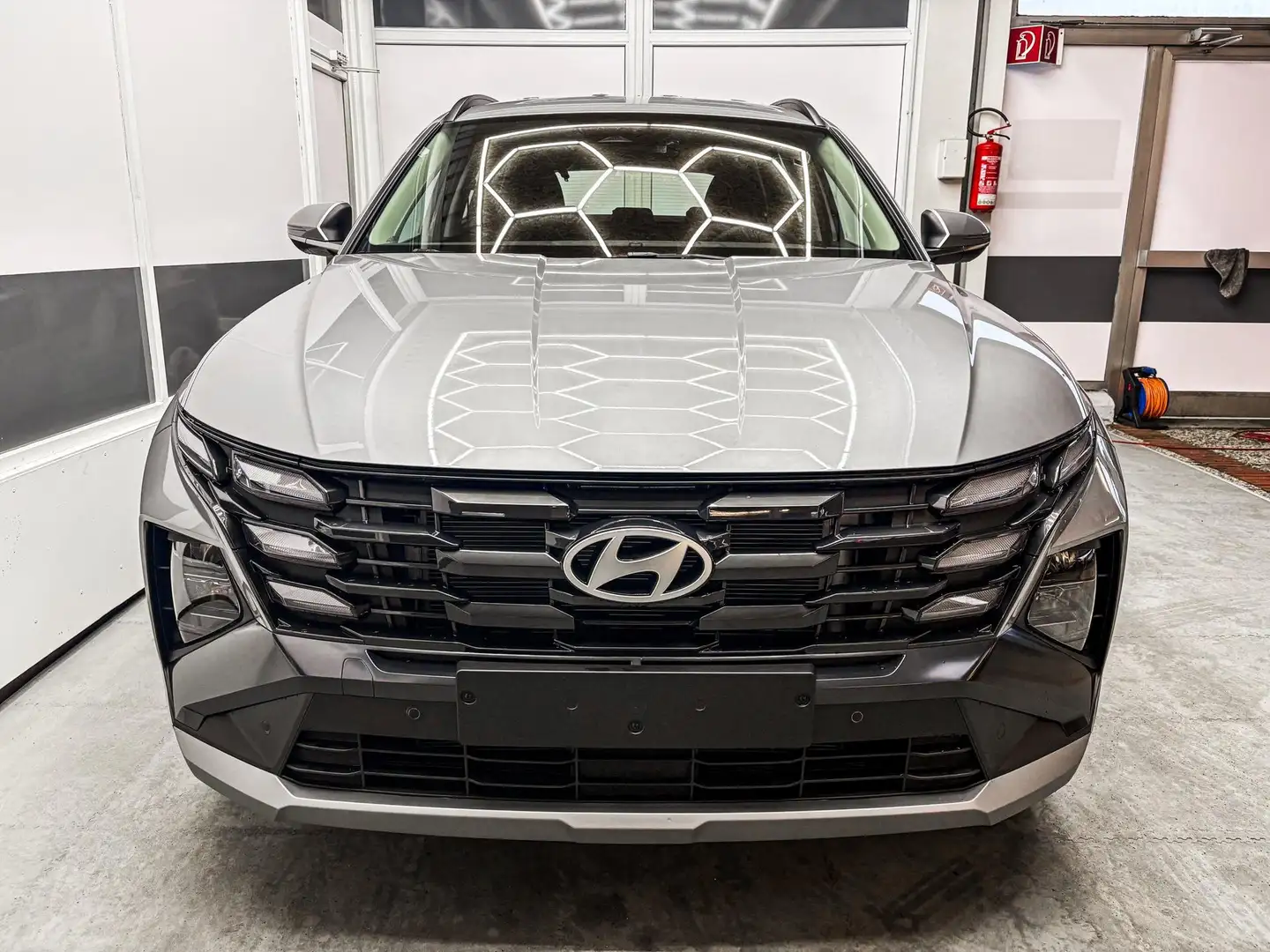 Hyundai TUCSON STYLE AUT KLIMAAUTOMATIK TOTWINKEL NAVI SHZ RFK... Silber - 2