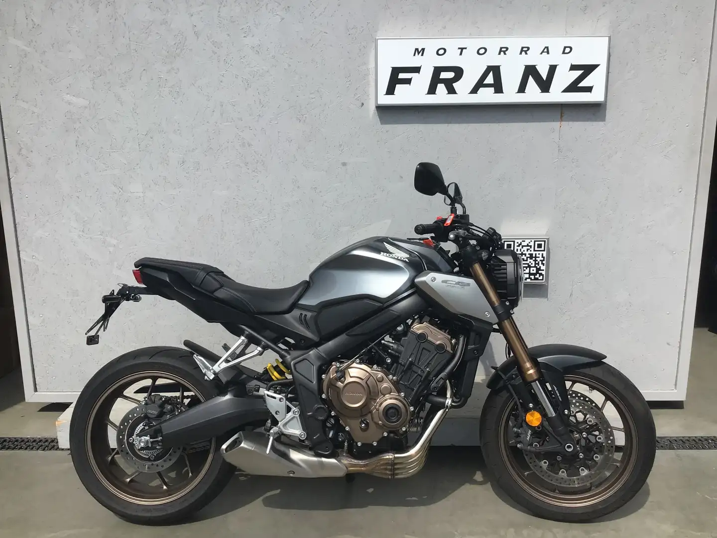 Honda CB 650 R mit kurzem Kennzeichenhalter Grau - 1