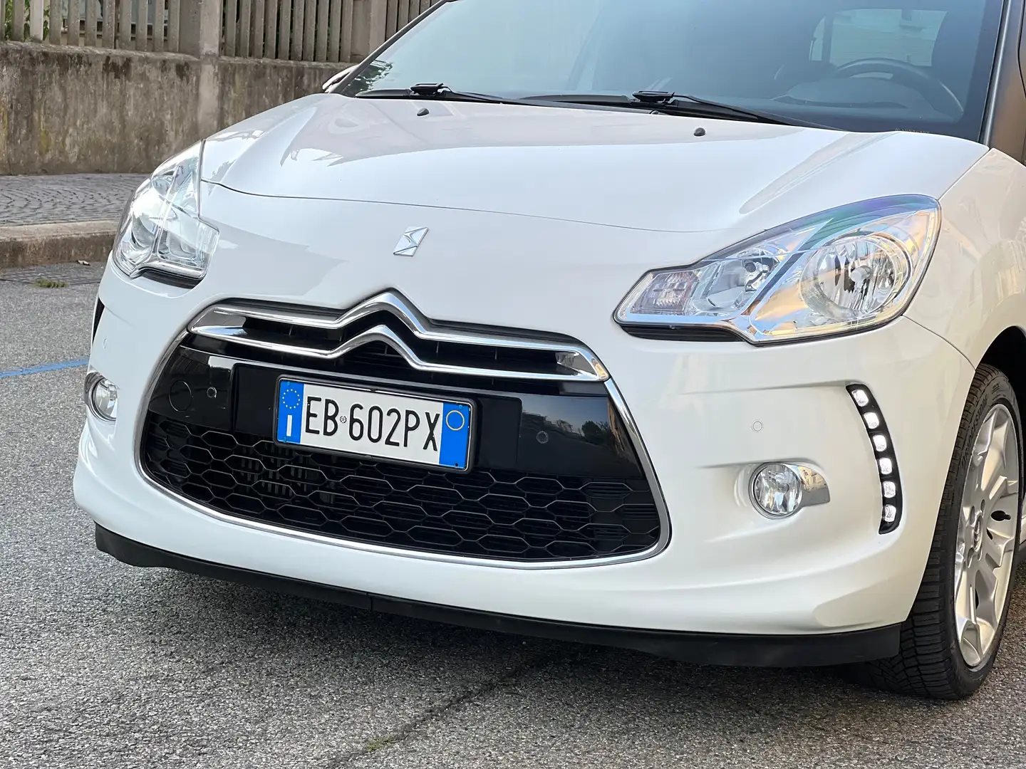 DS Automobiles DS 3 1.6 THP 156cv Sport Chic KM CERT-1 PROP-HI FI-LED Bianco - 2