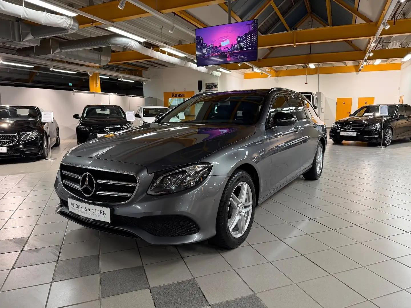 Mercedes-Benz E 220 d Kombi|SHZ|LED|PDC|Kamera|Ambiente|Navi|BT Grijs - 2