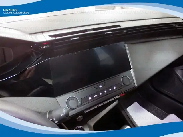 Peugeot 308 view 5