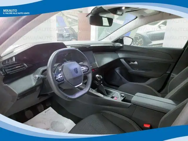 Peugeot 308 view 3
