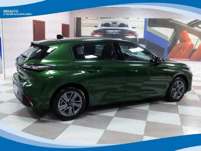 Peugeot 308 view 2