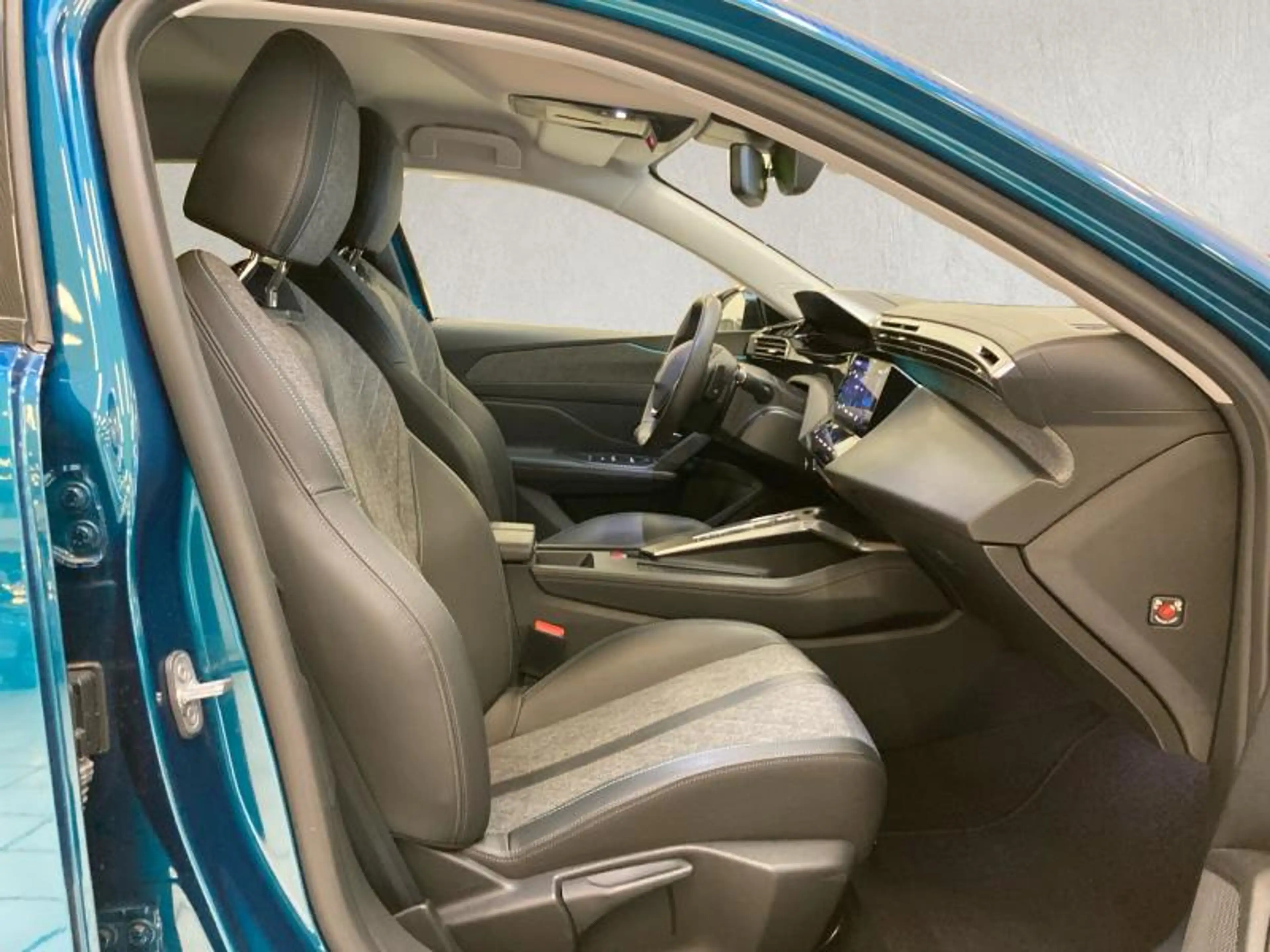 Peugeot 408 allure — photo 11