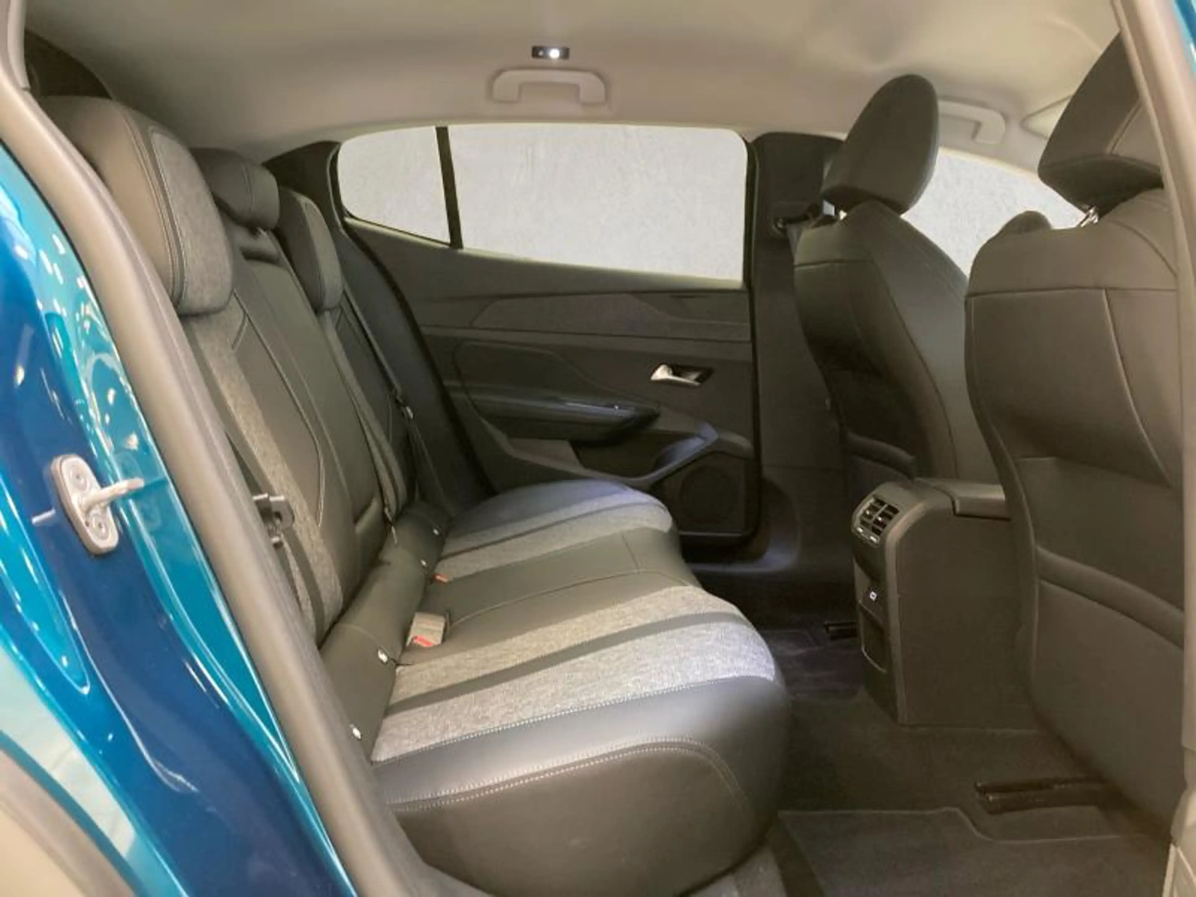Peugeot 408 allure — photo 12