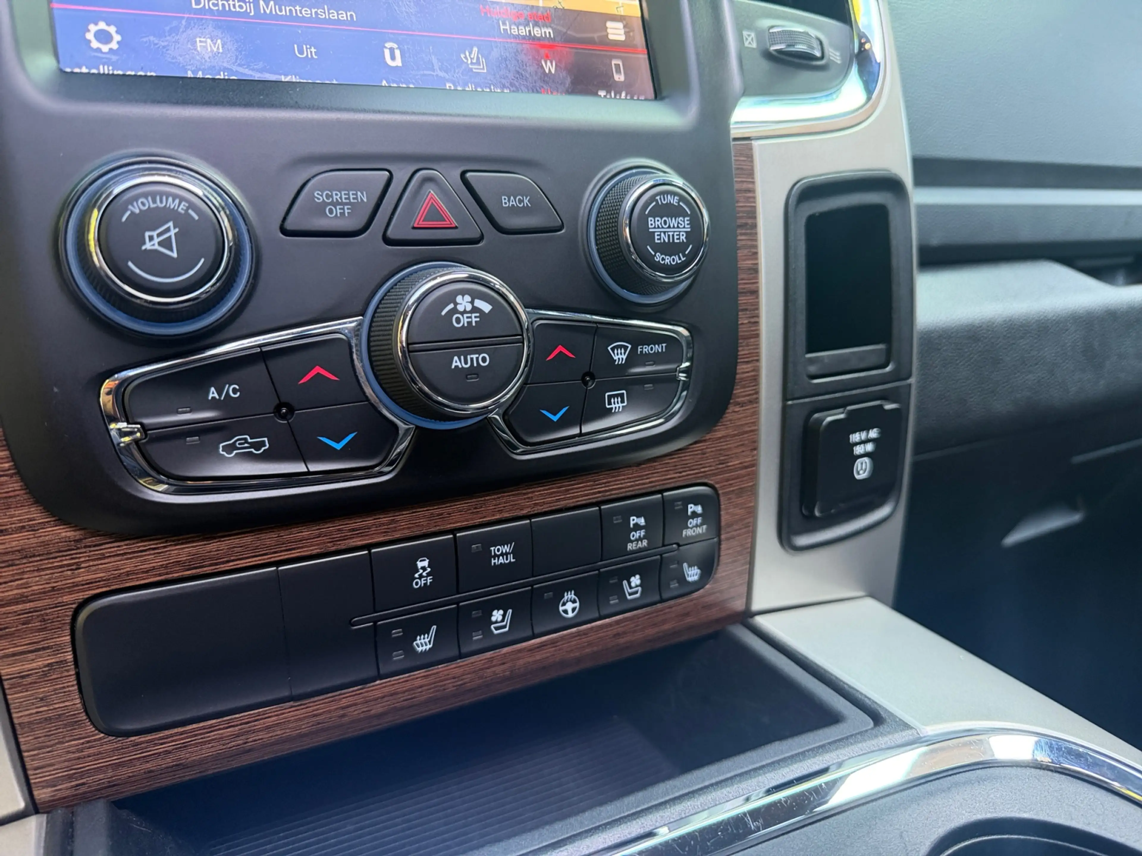 Dodge RAM 5.7i V8 Hemi 4x4 Crew Cab- LPG Onderbouw, Schuifda — photo 13