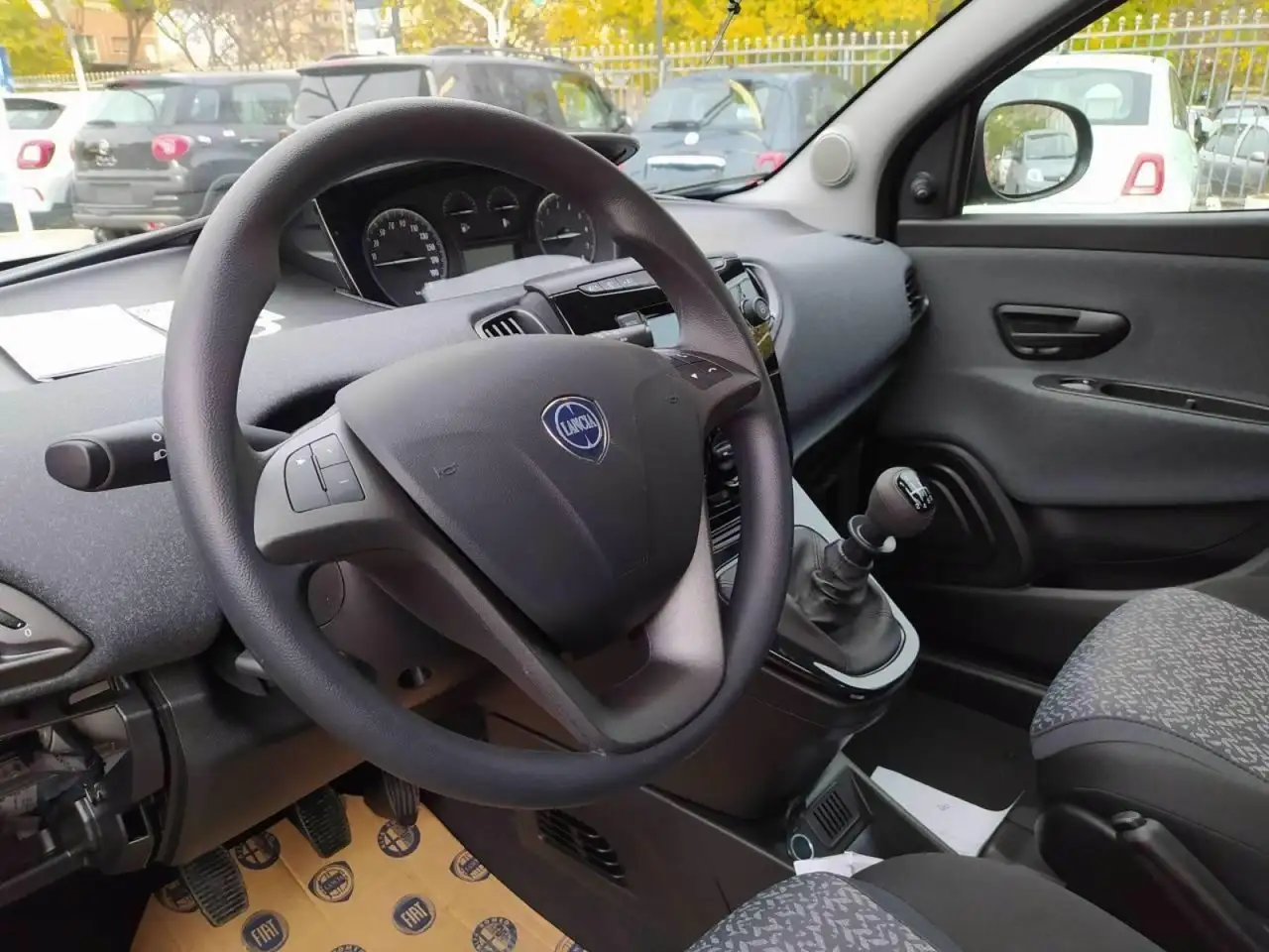 Lancia Ypsilon 2023 — фото 15