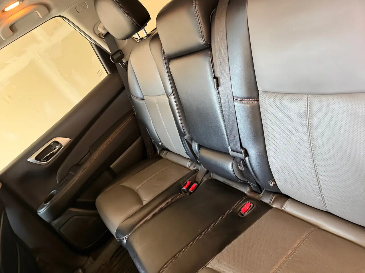 Nissan Pathfinder снимка Nissan Pathfinder