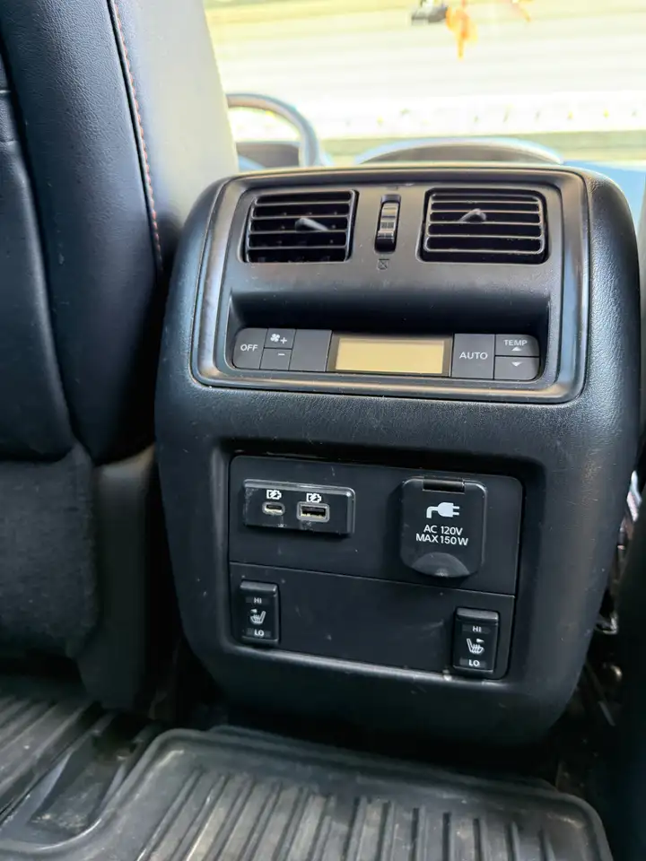 Nissan Pathfinder снимка Nissan Pathfinder