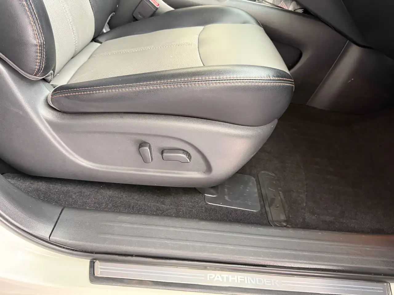 Nissan Pathfinder снимка Nissan Pathfinder