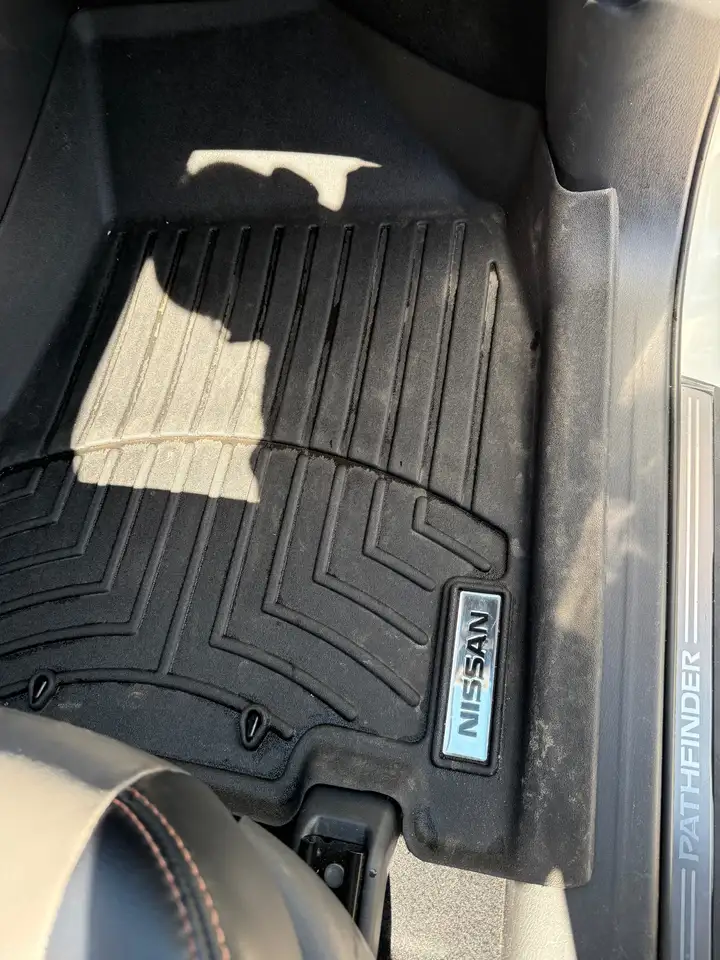 Nissan Pathfinder снимка Nissan Pathfinder
